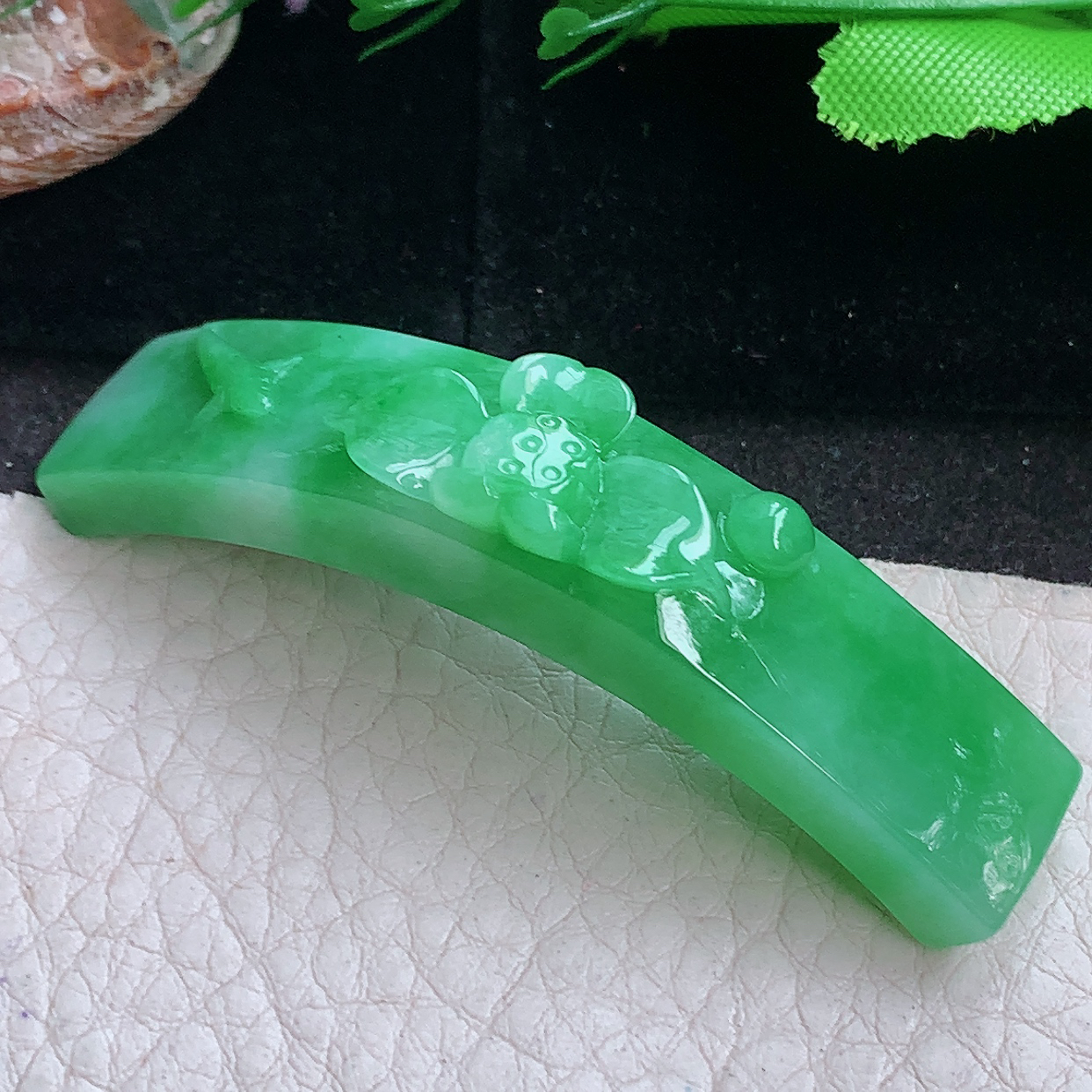 hx实拍25.8*14.6*7.5缅甸翡翠满色浅绿荷花手牌