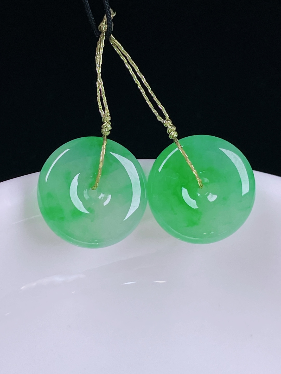 ️冰绿耳坠，老种起光，细底通透，尺寸：12.7/3.6mm0612