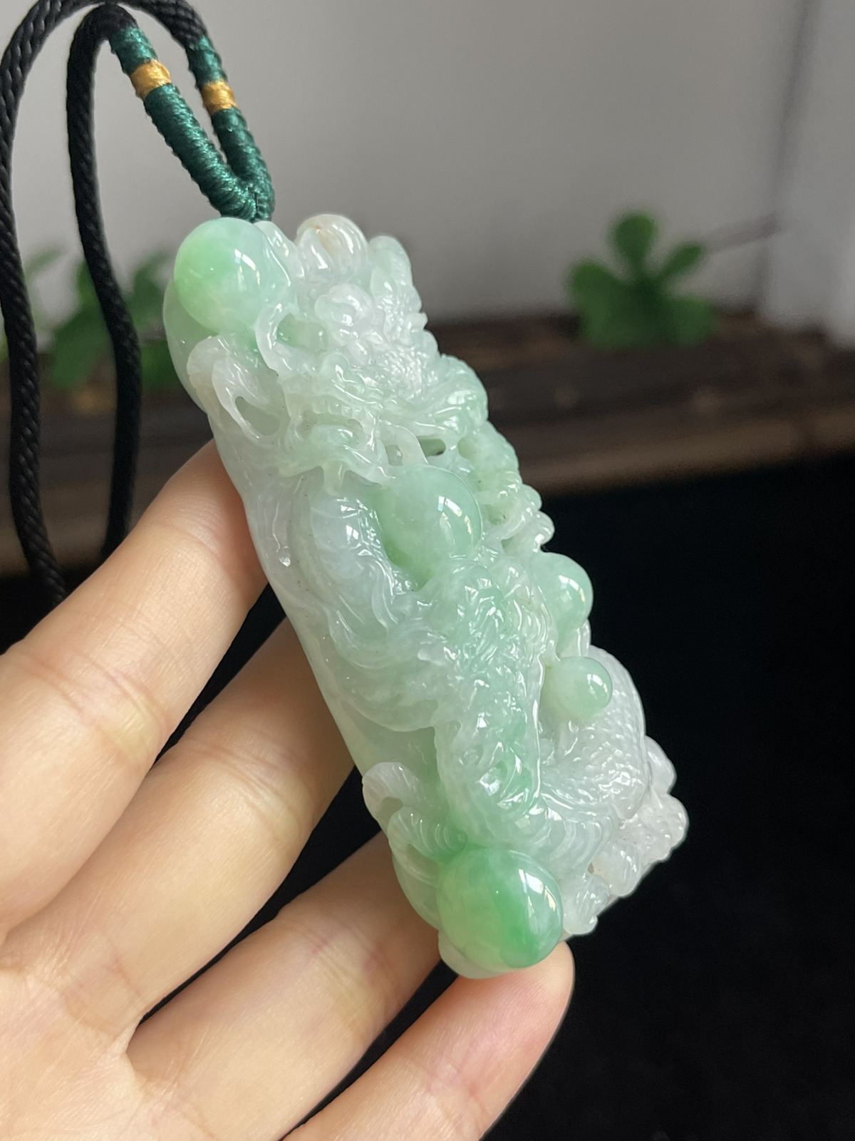 翡翠糯化种飘绿吊坠