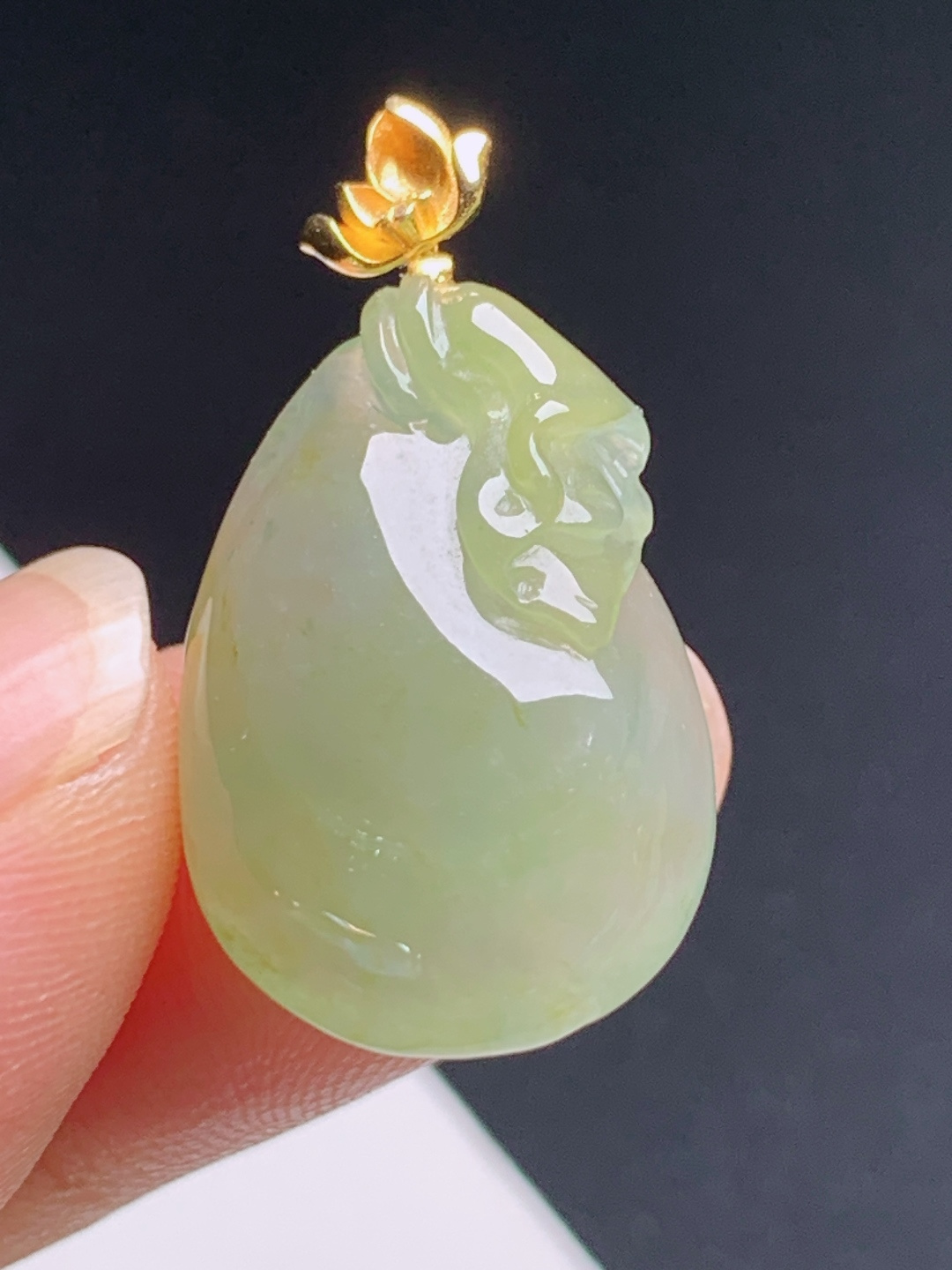 冰黄翡福瓜吊坠，色润冰透雕工圆润，18K金莲花扣头添彩 整体29.5 530609
