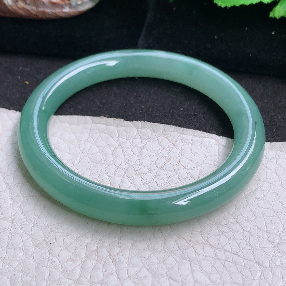 n小圈口52.5*8.5美人镯 缅甸翡翠a货玉手镯 晴绿胶感清秀圆条玉手环