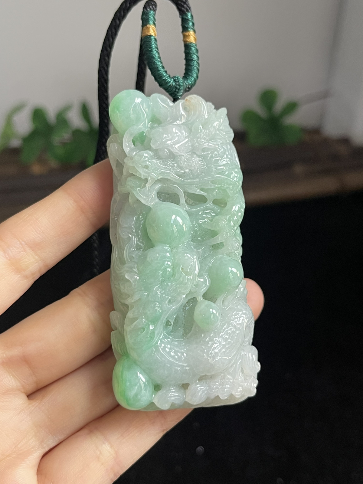 翡翠糯化种飘绿吊坠