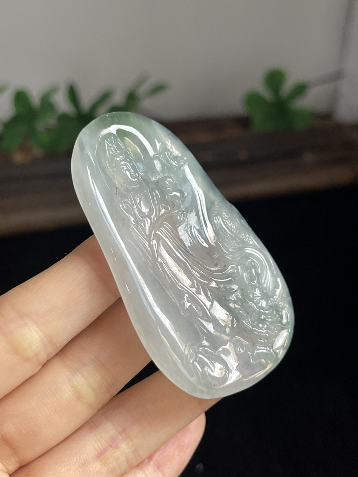 翡翠冰糯种飘绿吊坠