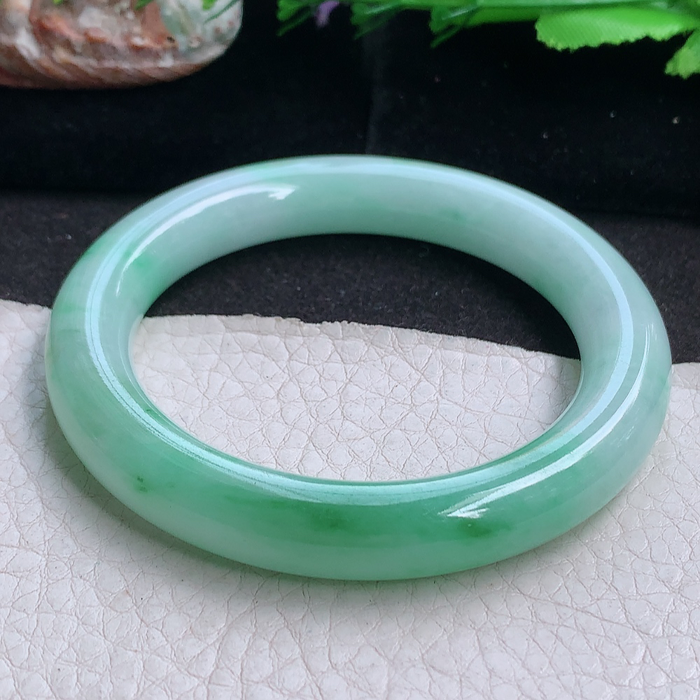 pj实拍53*10*9.6美人镯 缅甸翡翠a货玉手镯 飘绿胶感圆条玉手环