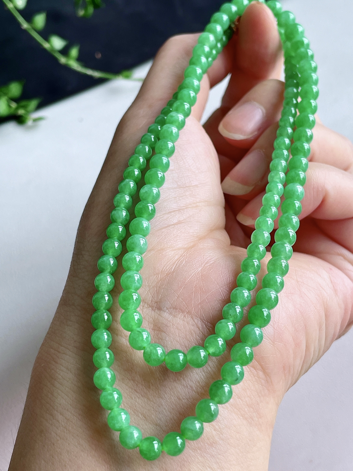 【珠子】冰阳绿珠链圆珠珠子珠链
【说明】缅料 性价比高  
【尺寸】5-3.9mm，30cm
【重