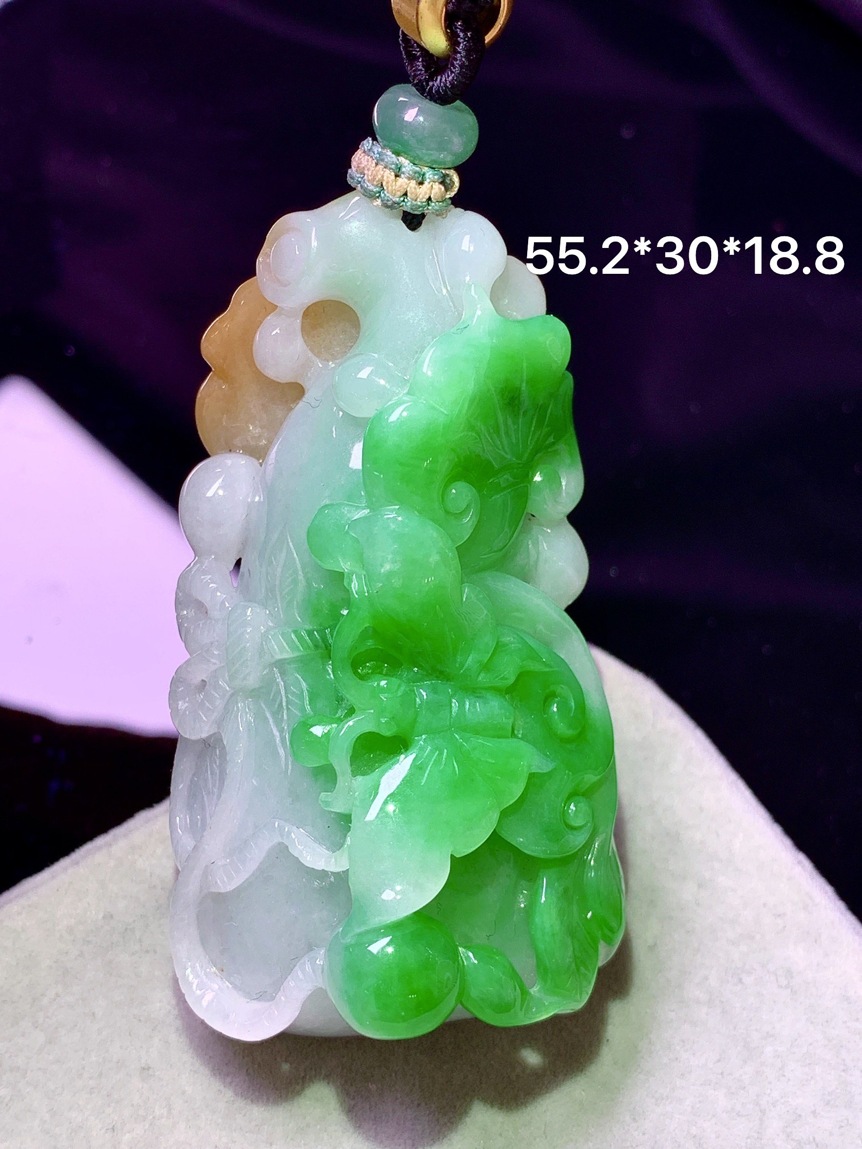 飘黄绿翡如意吊坠 玉质细腻 色泽艳丽清新 整体尺寸55.2*30*18.8 w1