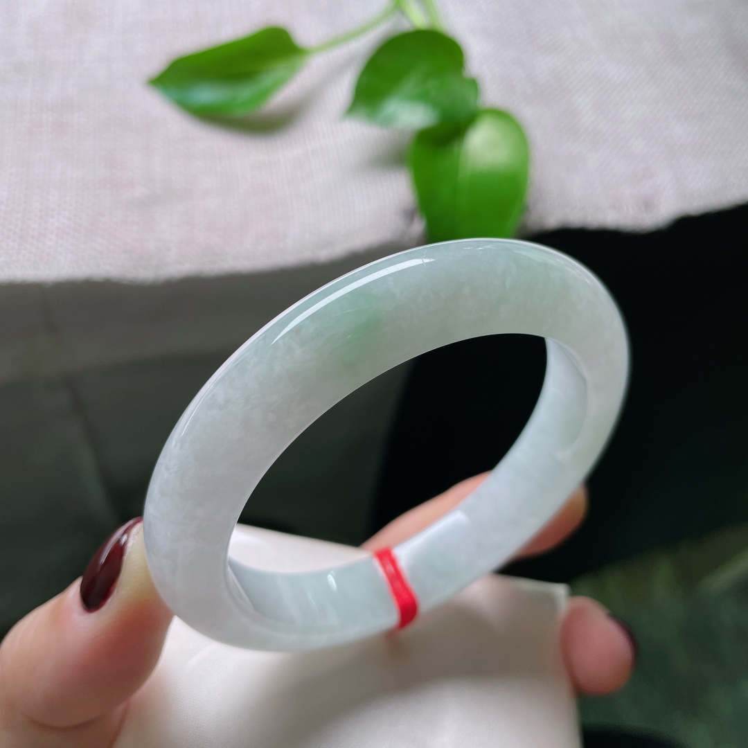 56.6/12.1/8.9，淡绿底正圈，气质自扬，不争不抢却自有风骨。有棉线，ss52786a