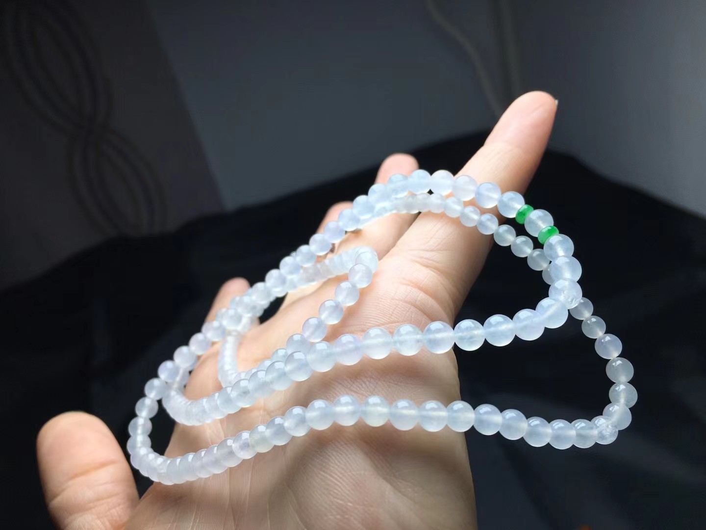 冰种珠链，卡5.2～3.9mm，148颗，种好，玉质细腻，均匀，通透，颗颗精选