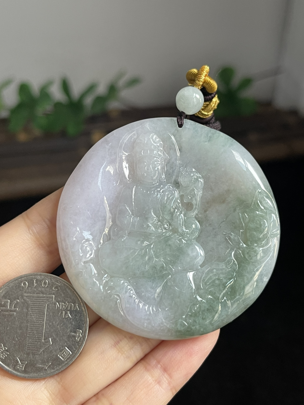 翡翠糯化种观音吊坠，配珠未测