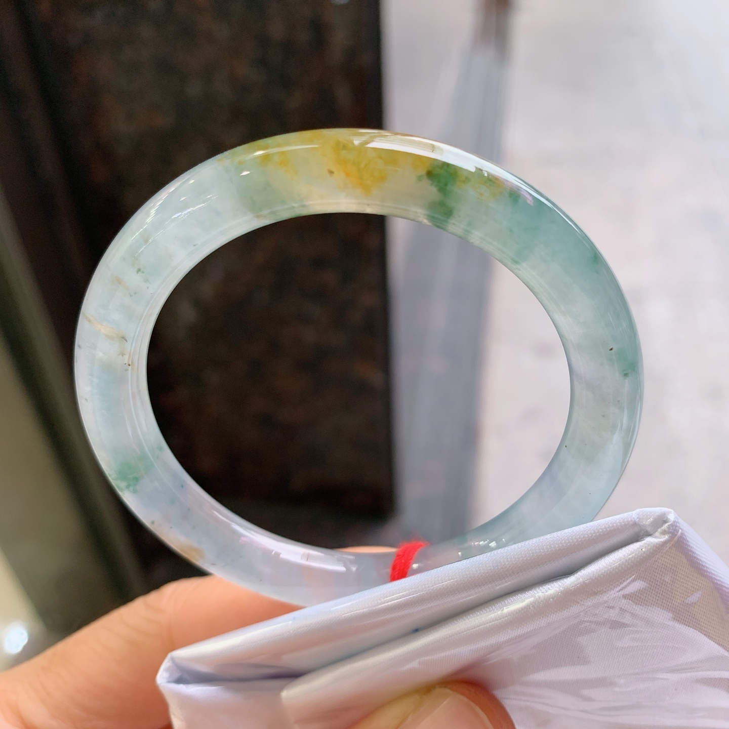 圆条冰黄翡飘花 无裂 尺寸：52/7.8/8 现货更漂亮