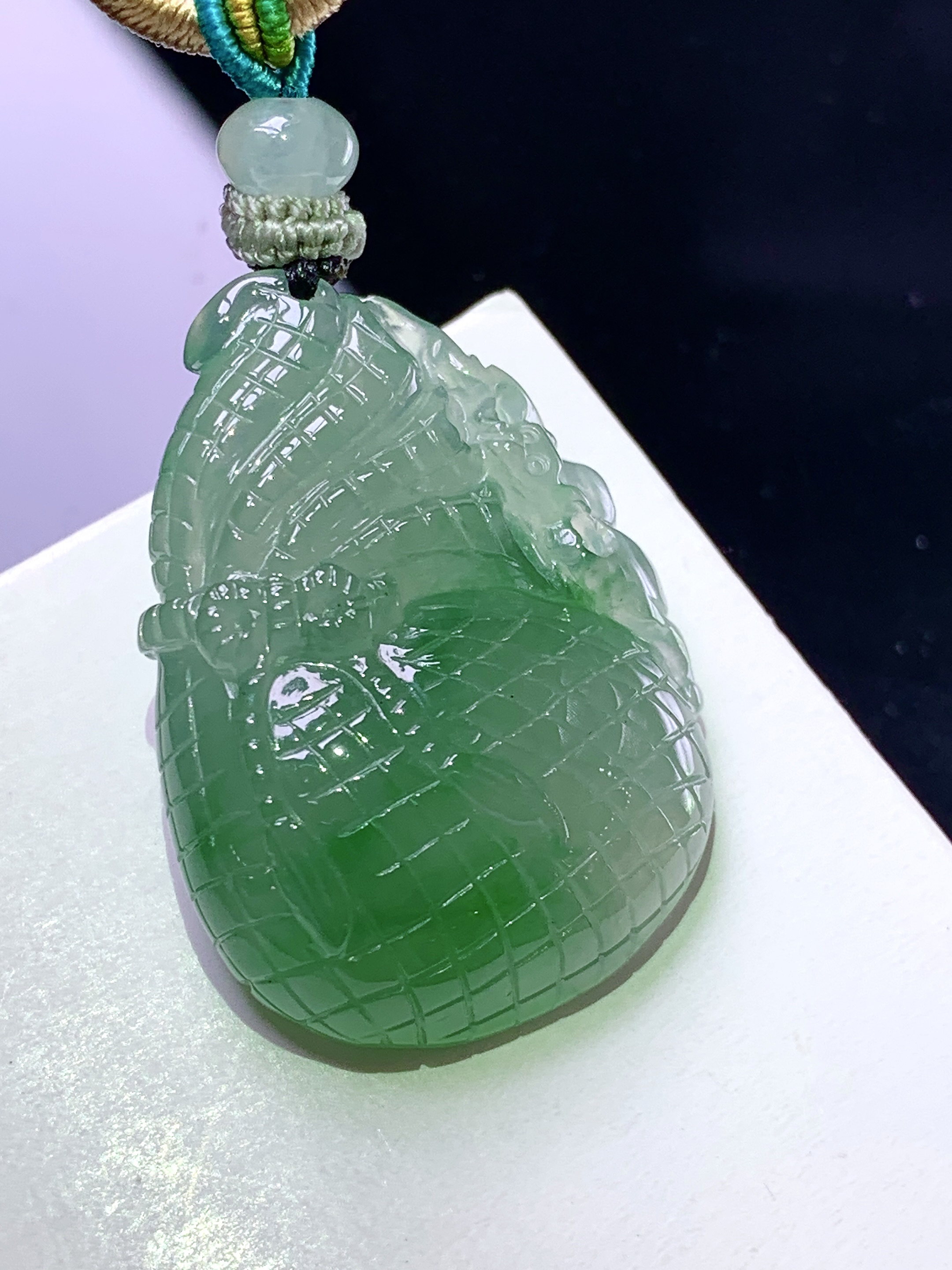 飘绿钱袋吊坠 玉质细腻 色泽艳丽清新 整体尺寸30.3*22.3*8.8 w1