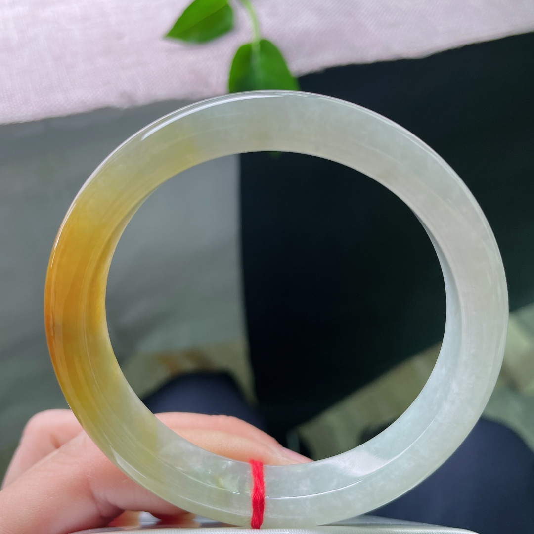 黄翡正圈，冰润细腻，大圈口，黄翡在手，富贵常有，把财气和运气都戴在身上。无裂，ss54616a