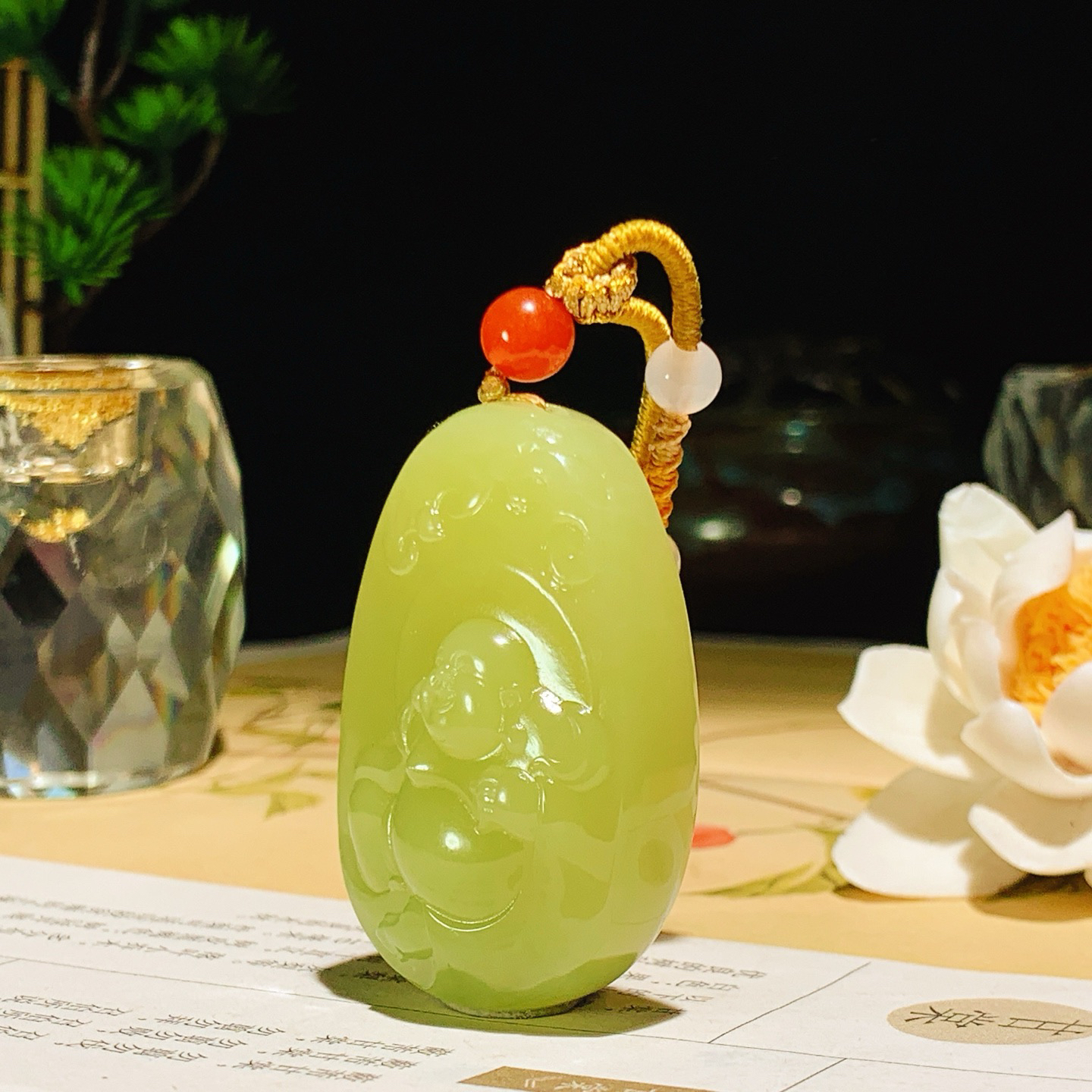 新疆和田玉若羌黄口佛引福来挂件！尺寸45/30/13重35.5克 玉质细腻油润 底色纯净 脂粉好，品