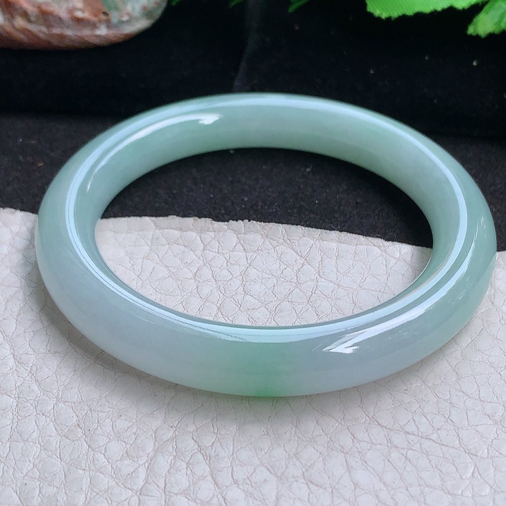 n小圈口52.5*9.3美人镯 缅甸翡翠a货玉手镯 清新胶感飘绿圆条玉手环