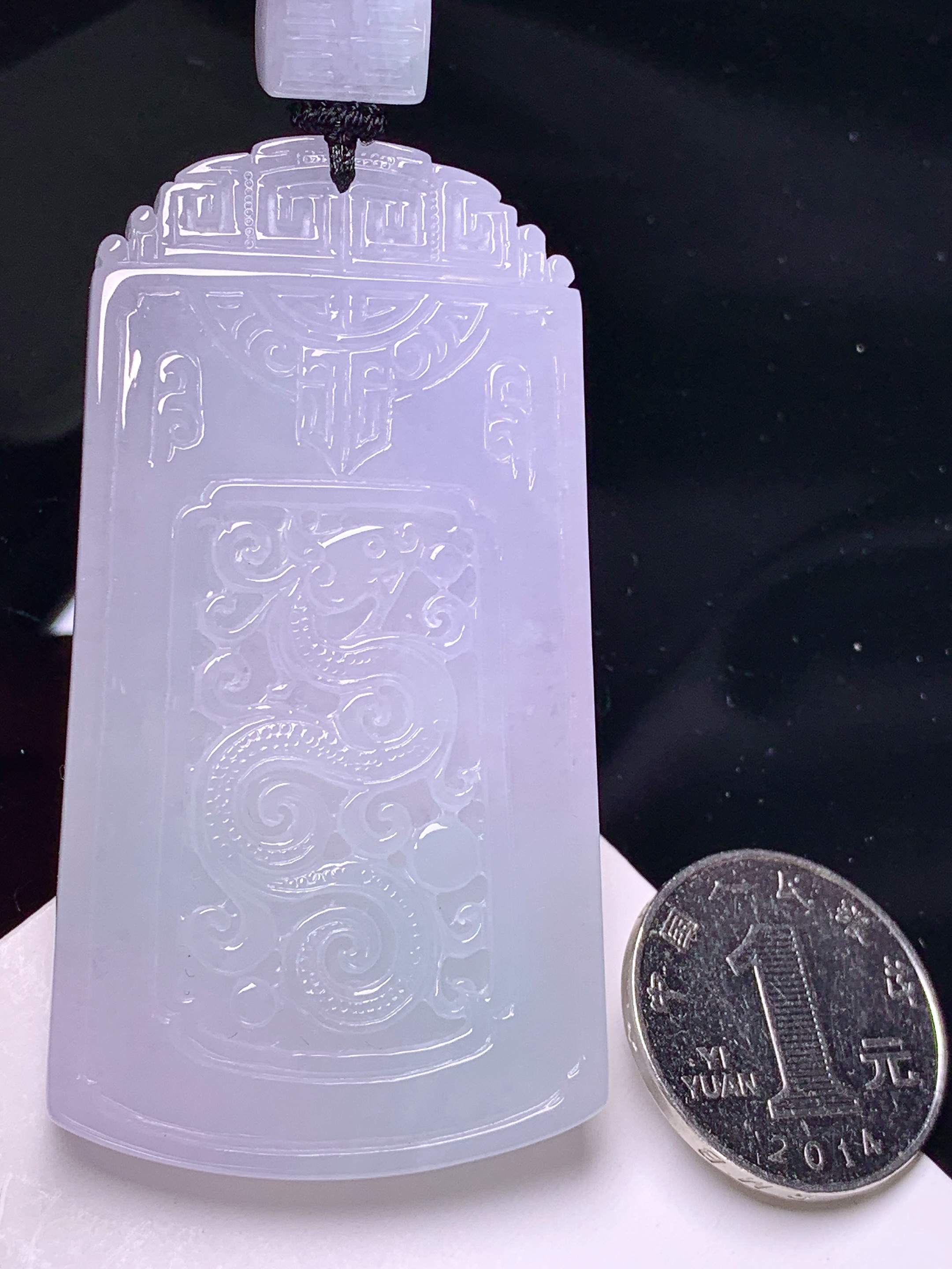 淡紫罗兰雕龙牌吊坠 玉质细腻 色泽艳丽清新 整体尺寸68.3*36.6*7.3 L1