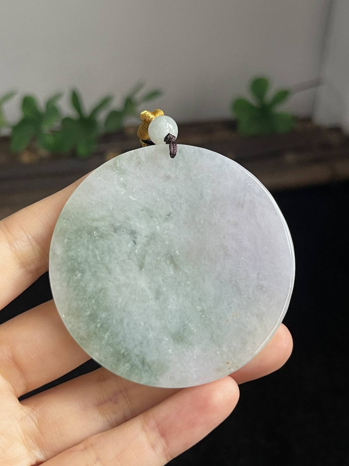 翡翠糯化种观音吊坠，配珠未测