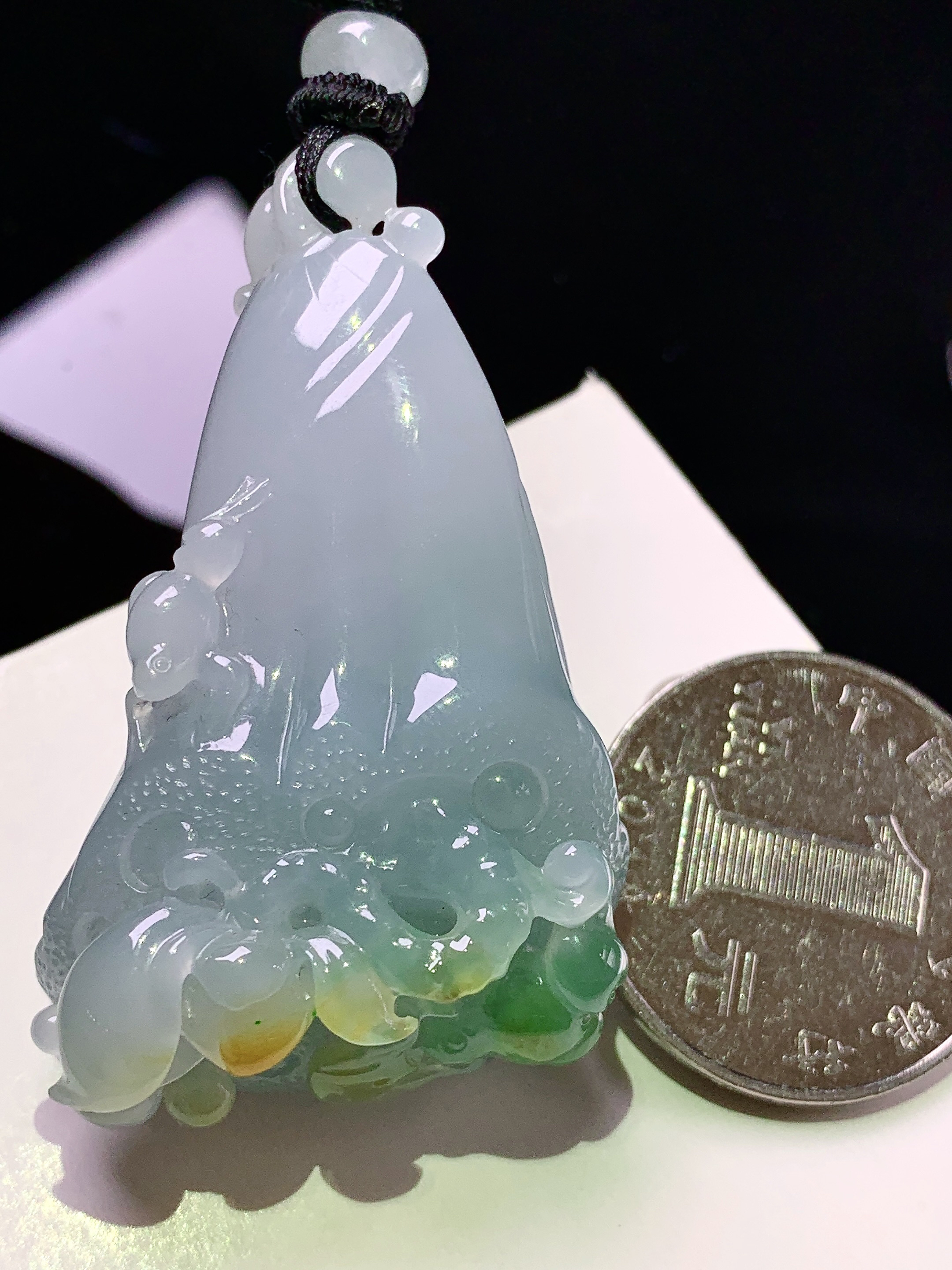 飘黄绿翡花件吊坠 玉质细腻 色泽艳丽清新 整体尺寸51.5*30.5*18.6 w1