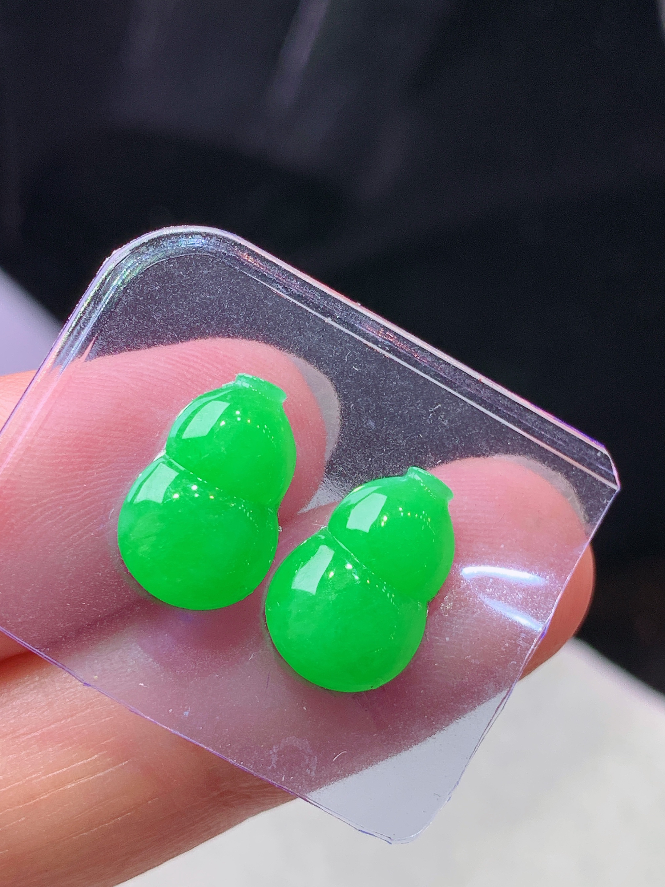 镶嵌款 阳绿葫芦吊坠 玉质细腻 色泽艳丽清新 整体尺寸12.3*8.2*3.3 a4