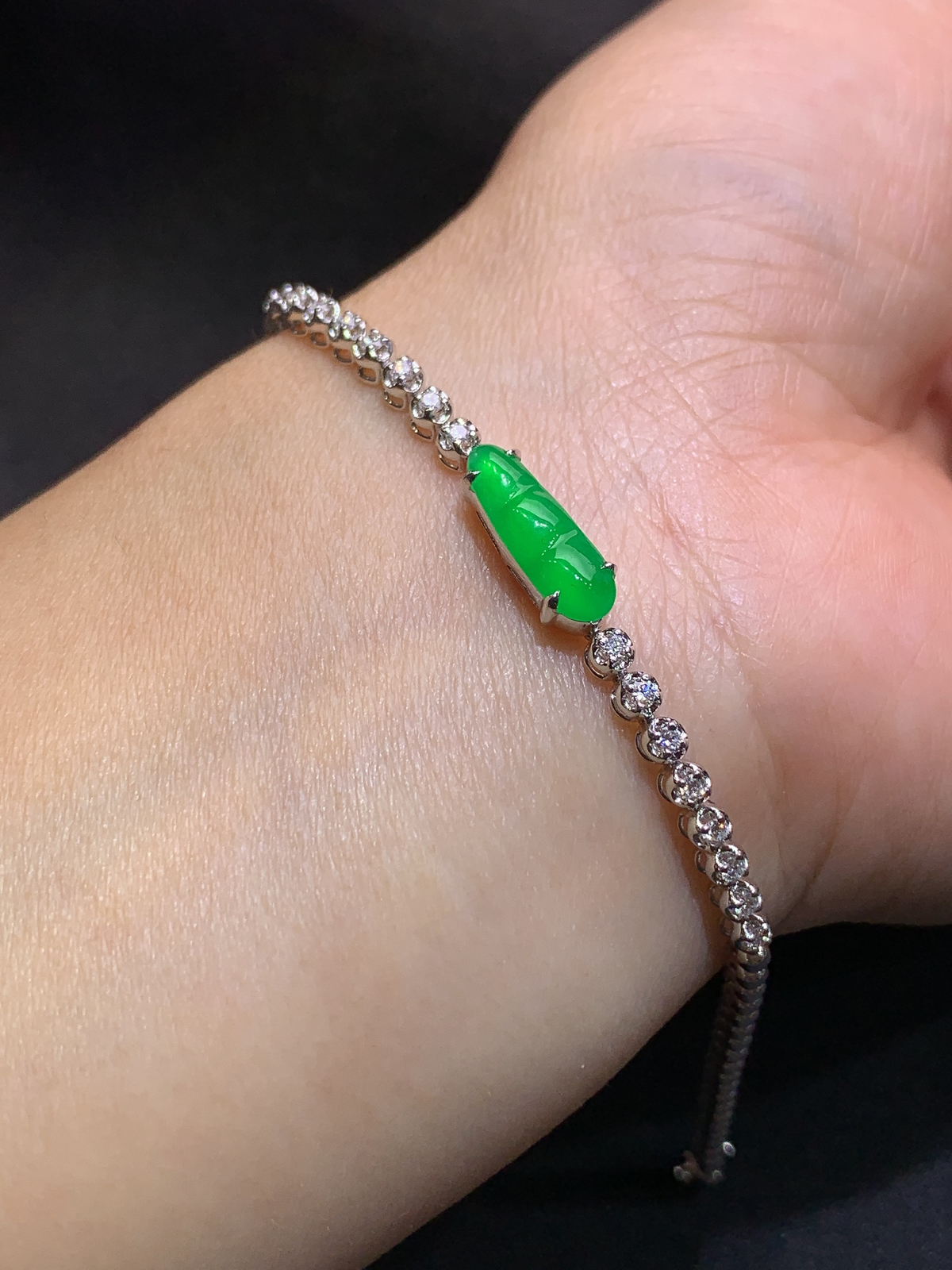 冰阳绿福豆手链，18k金镶嵌，简约时尚，冰润色阳，种水足，尺寸13.8*4.3*2 001