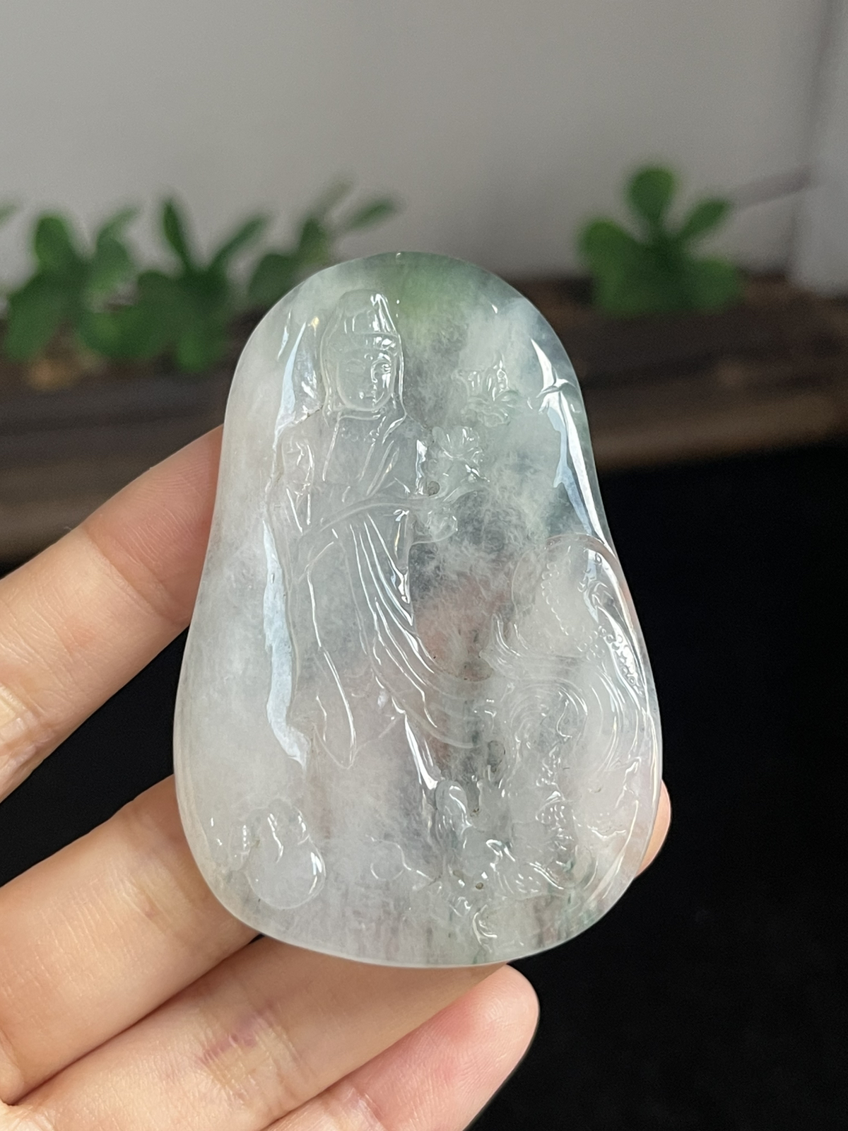 翡翠冰糯种飘绿吊坠