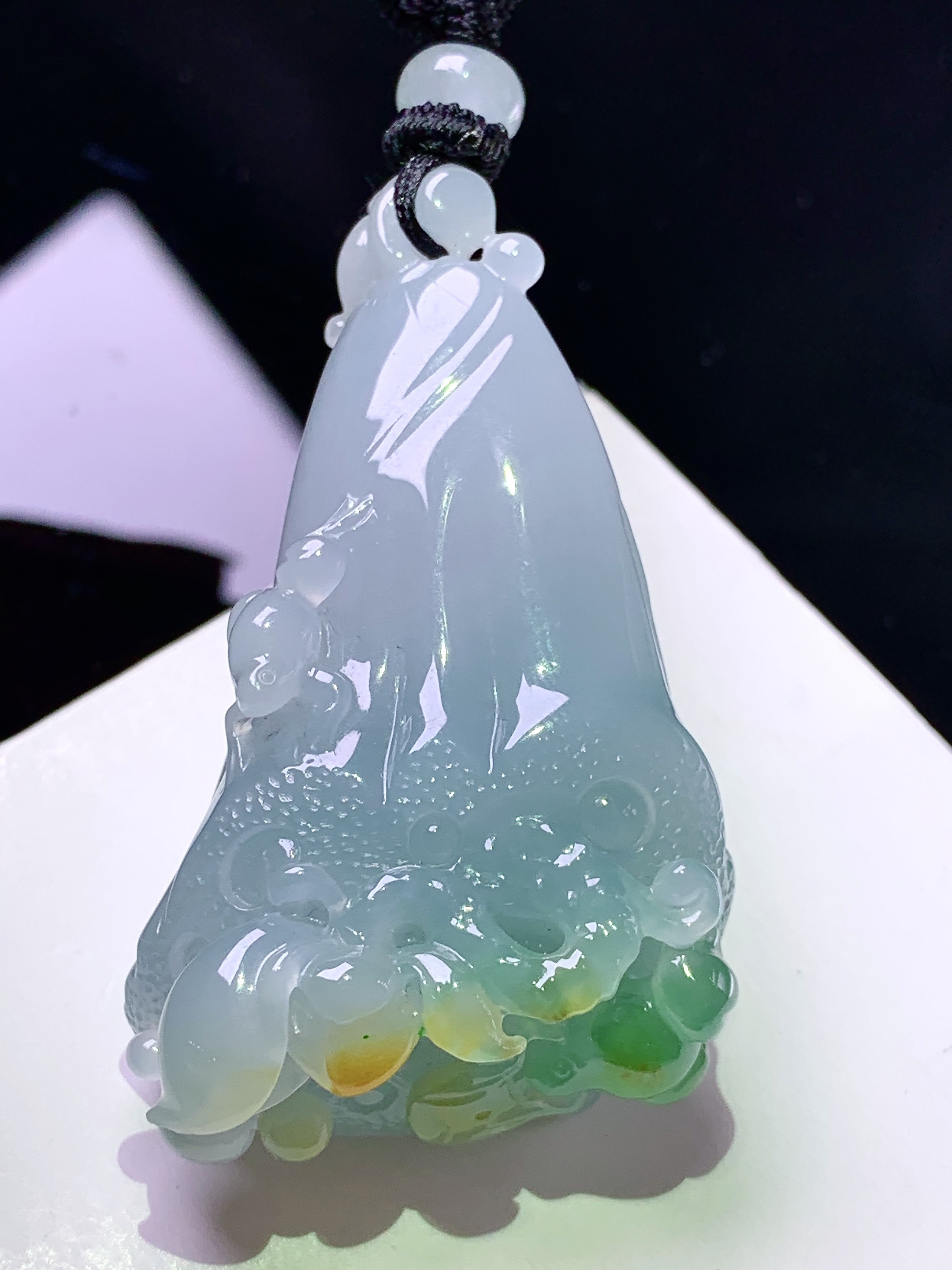 飘黄绿翡花件吊坠 玉质细腻 色泽艳丽清新 整体尺寸51.5*30.5*18.6 w1