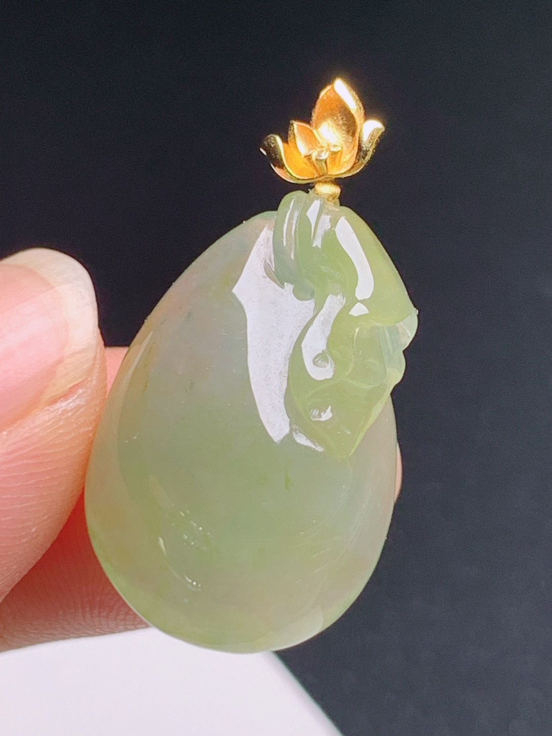 冰黄翡福瓜吊坠，色润冰透雕工圆润，18K金莲花扣头添彩 整体29.5 530609