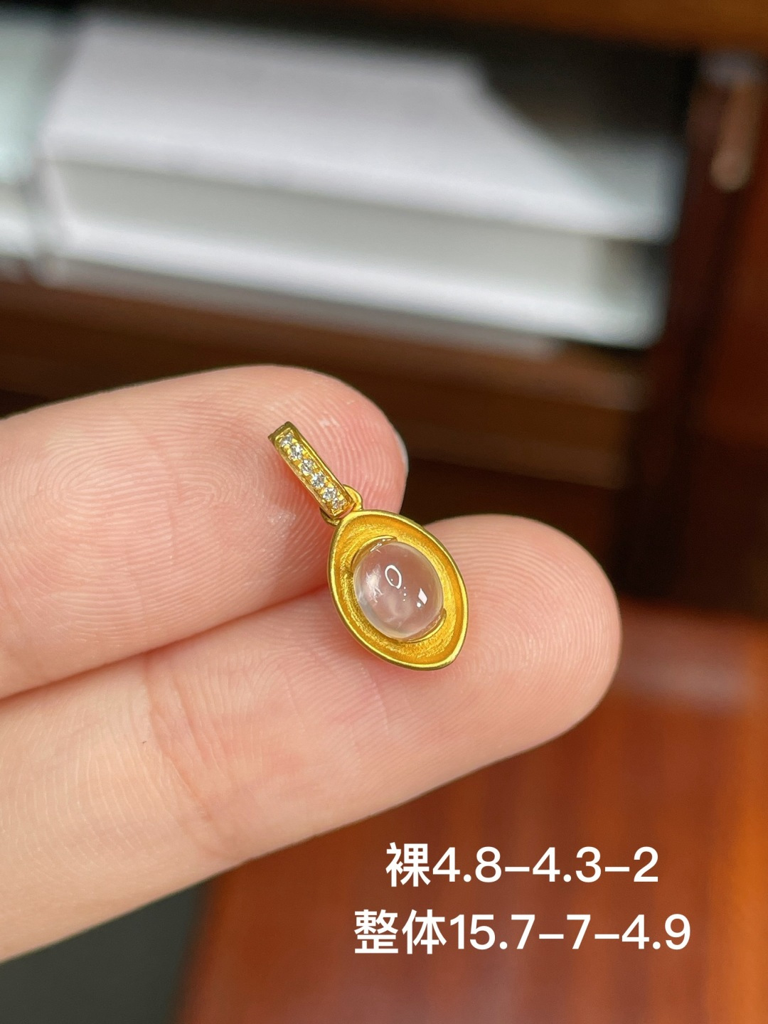 高冰蛋面小滴溜 无裂，18k金镶嵌，4.8-4.3-2