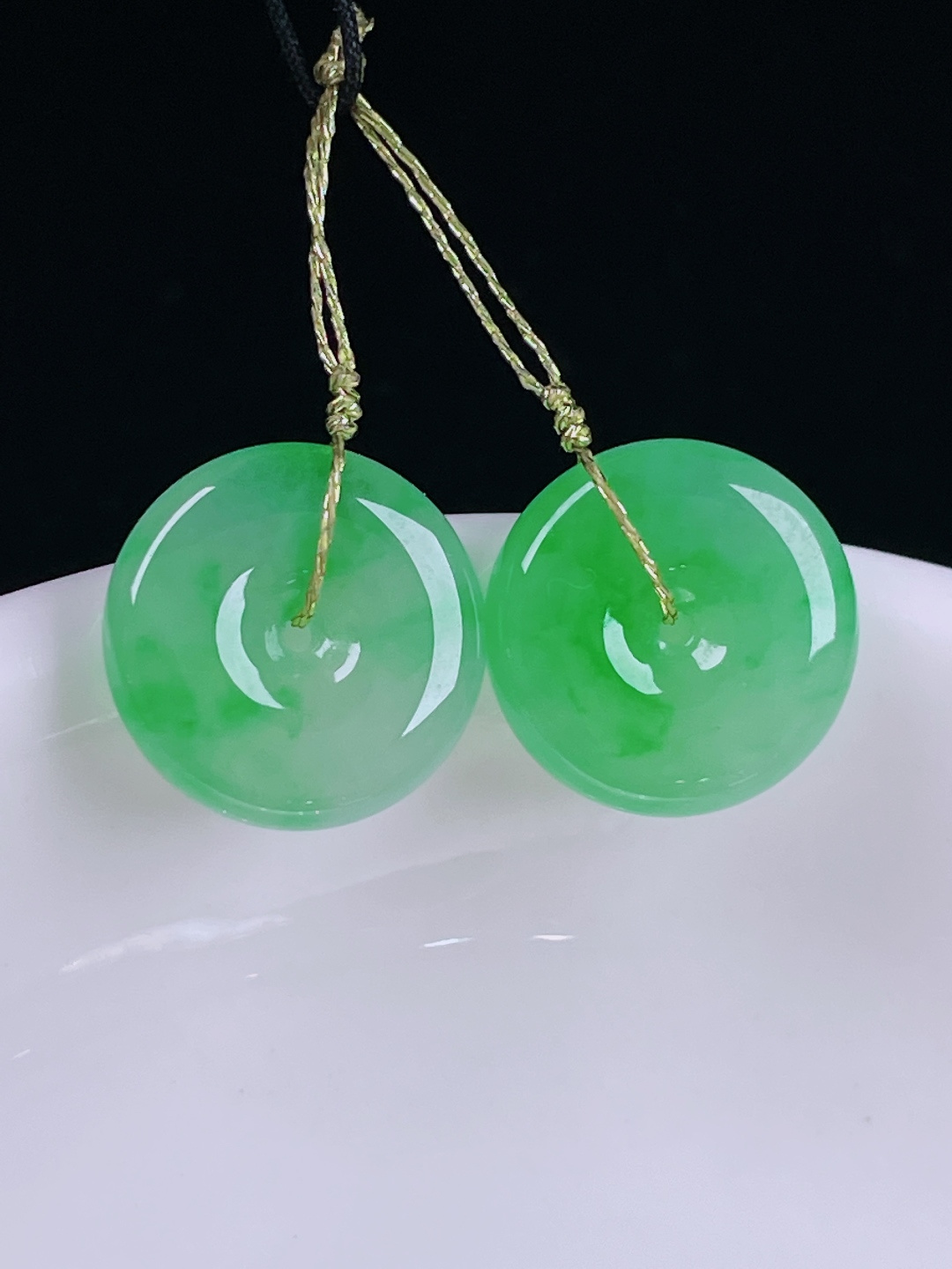 ️冰绿耳坠，老种起光，细底通透，尺寸：12.7/3.6mm0612