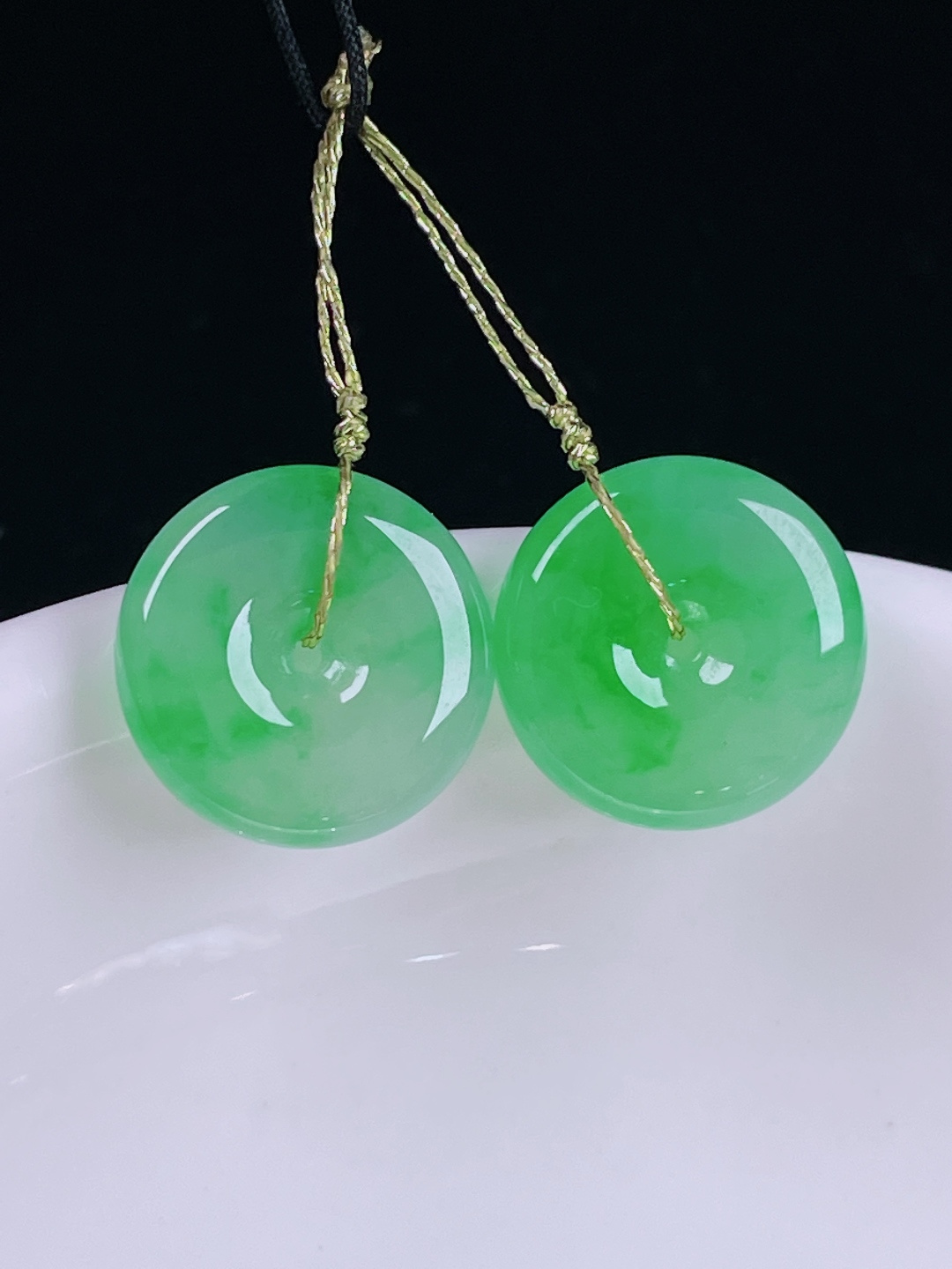 ️冰绿耳坠，老种起光，细底通透，尺寸：12.7/3.6mm0612