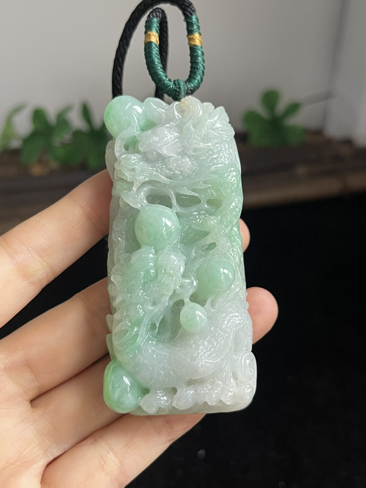 翡翠糯化种飘绿吊坠