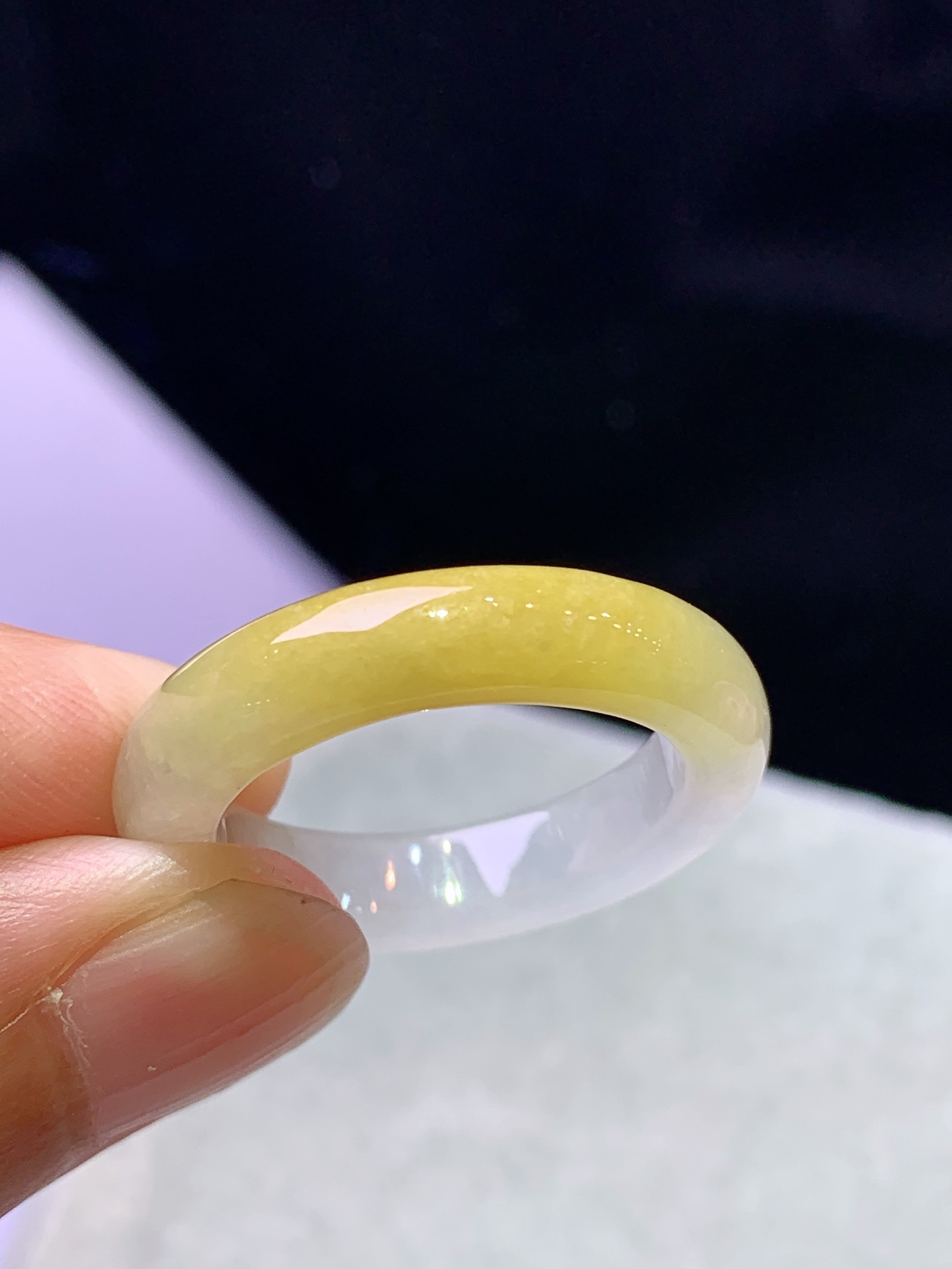 飘黄翡指环 玉质细腻 色泽艳丽清新 整体尺寸 26*5*4 w1 圈口18