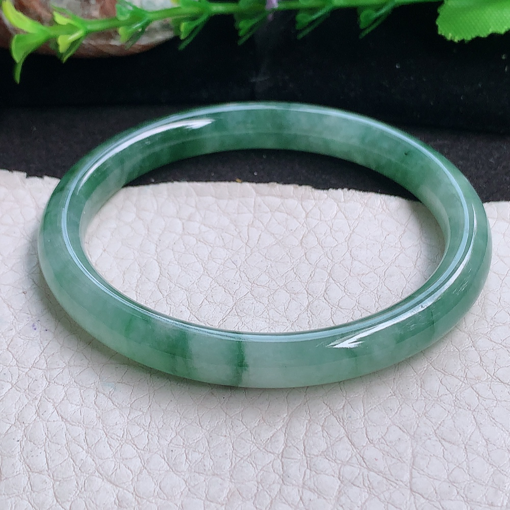 xh实拍55.5*50*8.2*7贵妃镯 缅甸翡翠a货玉手镯 冰飘花蛋形圆条玉手环