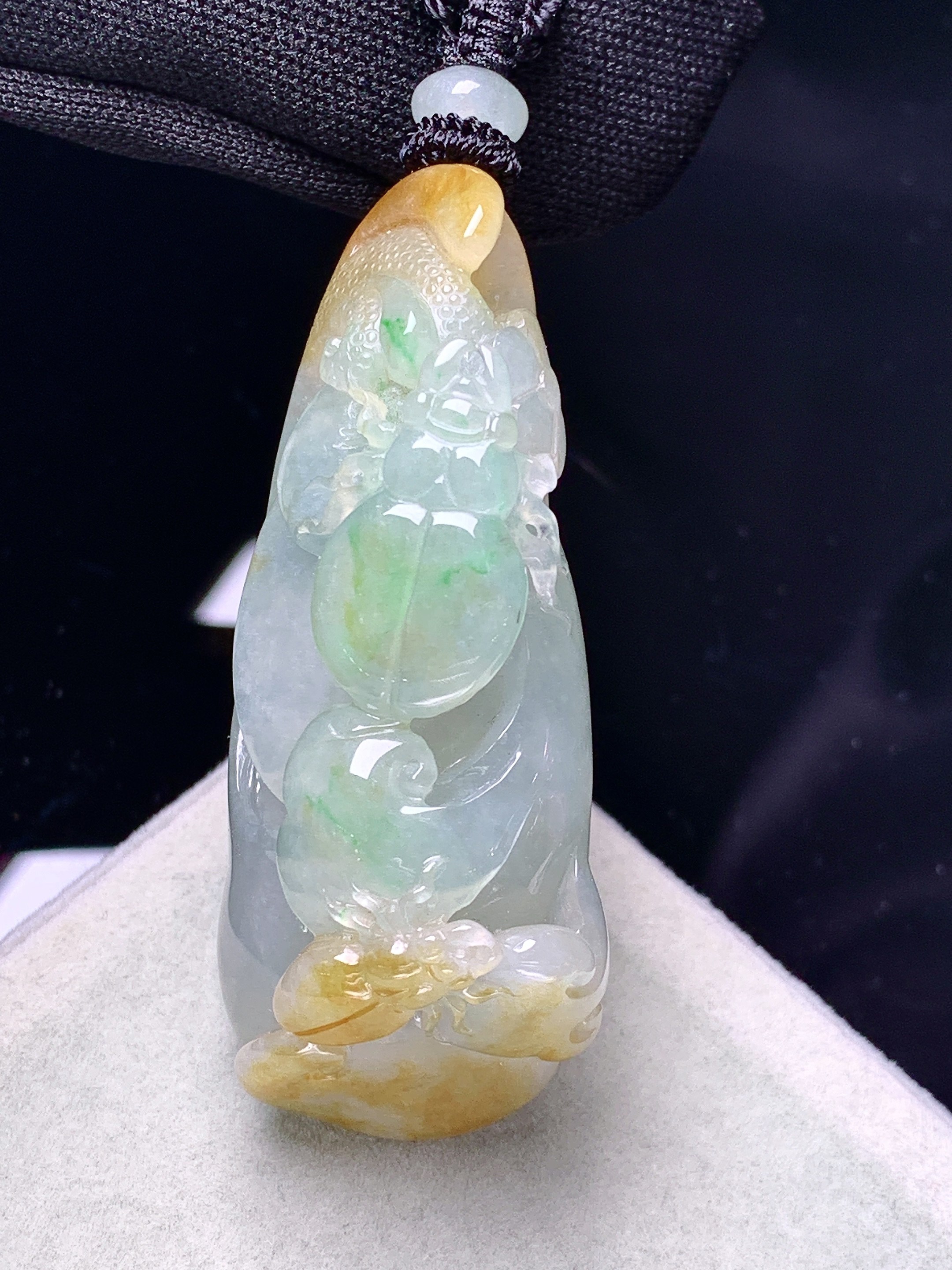 飘黄绿花件吊坠 玉质细腻 色泽艳丽清新 整体尺寸52.8*22.6*16.6 L1