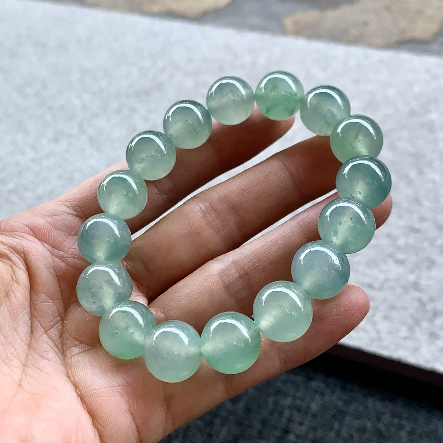 冰绿珠串，玉质水润细腻 尺寸13 共16颗