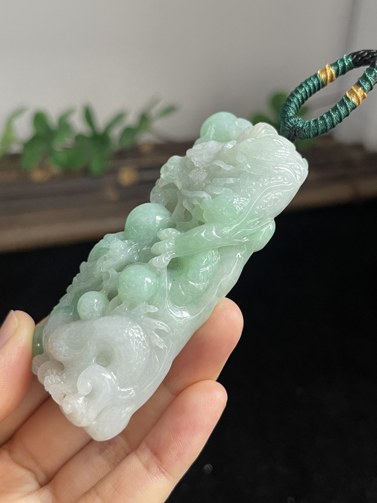 翡翠糯化种飘绿吊坠