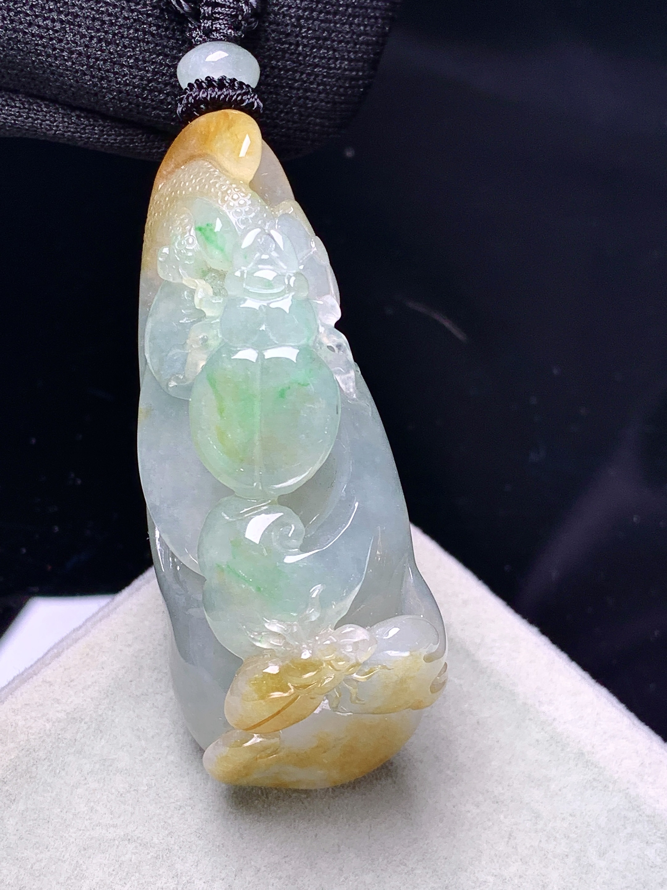 飘黄绿花件吊坠 玉质细腻 色泽艳丽清新 整体尺寸52.8*22.6*16.6 L1