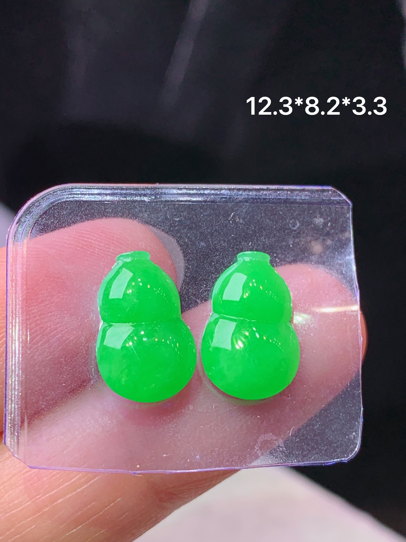 镶嵌款 阳绿葫芦吊坠 玉质细腻 色泽艳丽清新 整体尺寸12.3*8.2*3.3 a4