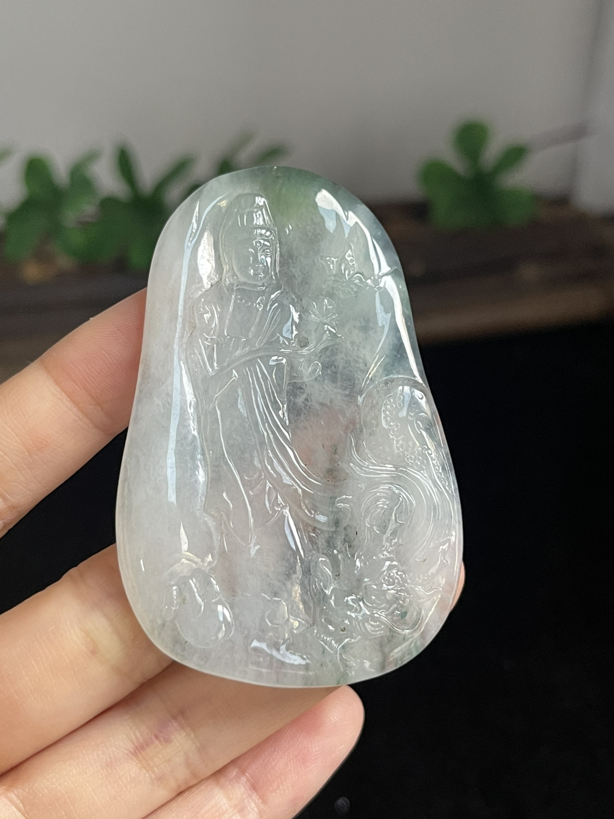 翡翠冰糯种飘绿吊坠