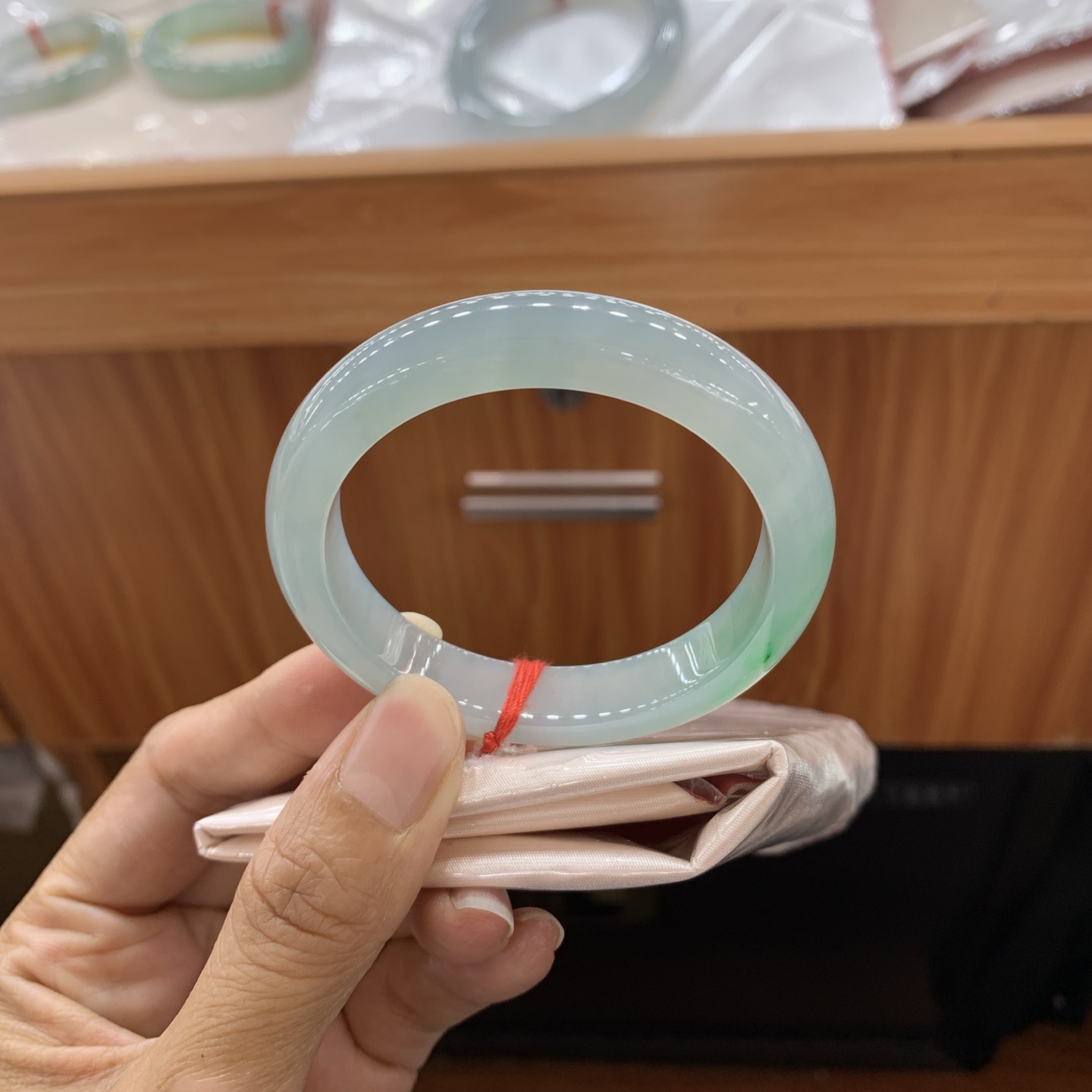 060921CK 飘绿正圈小圈口翡翠手镯 50.5-10.6-7.9