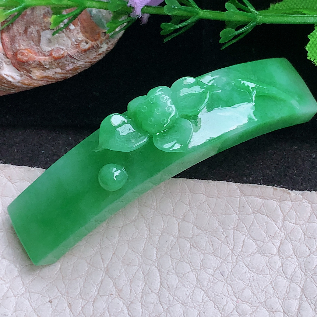 hx实拍25.8*14.6*7.5缅甸翡翠满色浅绿荷花手牌