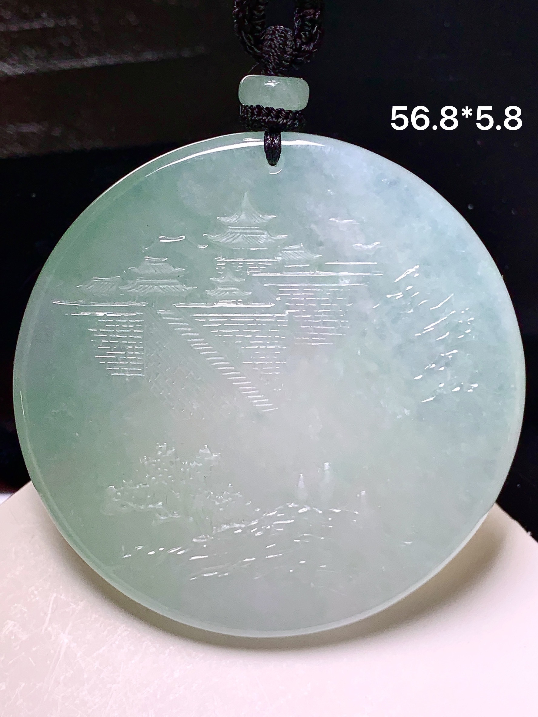 飘绿山水圆牌吊坠 玉质细腻 色泽艳丽清新 整体尺寸56.8*5.8 a2