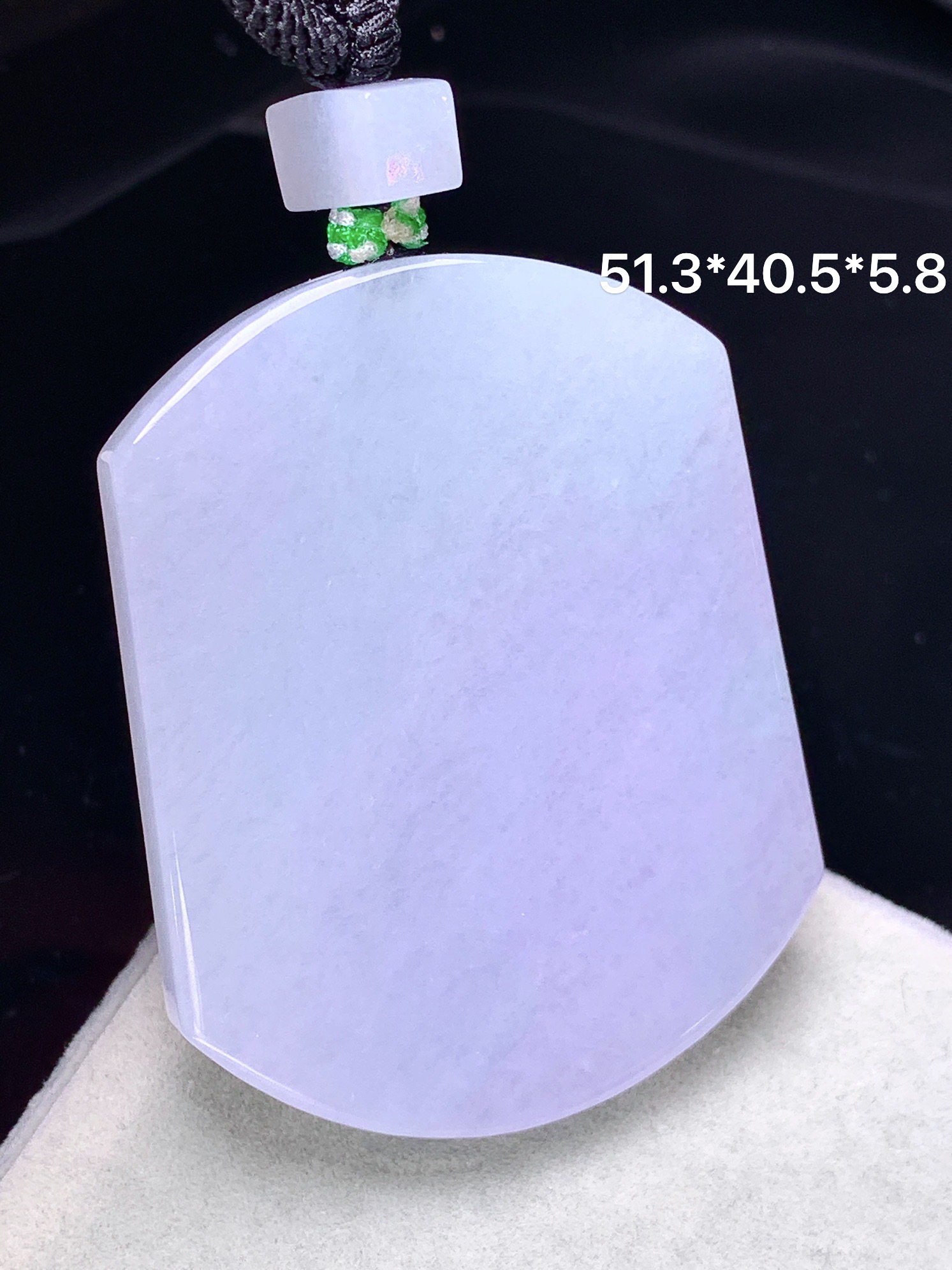 淡紫罗兰无事牌吊坠 玉质细腻 色泽艳丽清新 整体尺寸51.3*40.5*5.8 a5