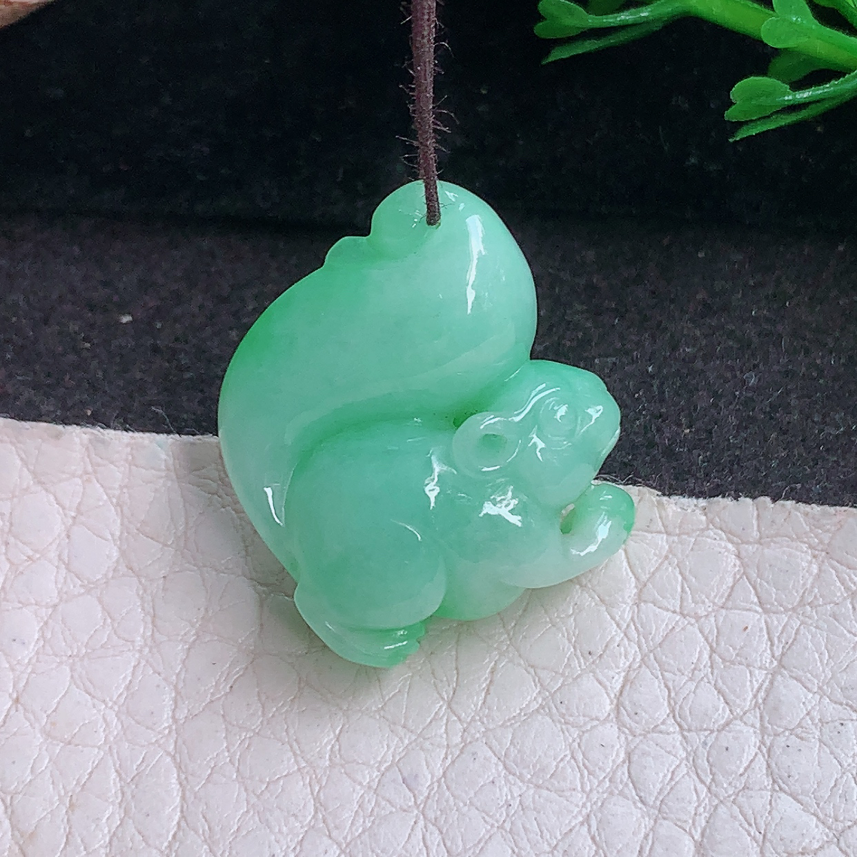 hx实拍22.5*18.8*9缅甸翡翠双彩浅绿松鼠小吊坠 招财鼠