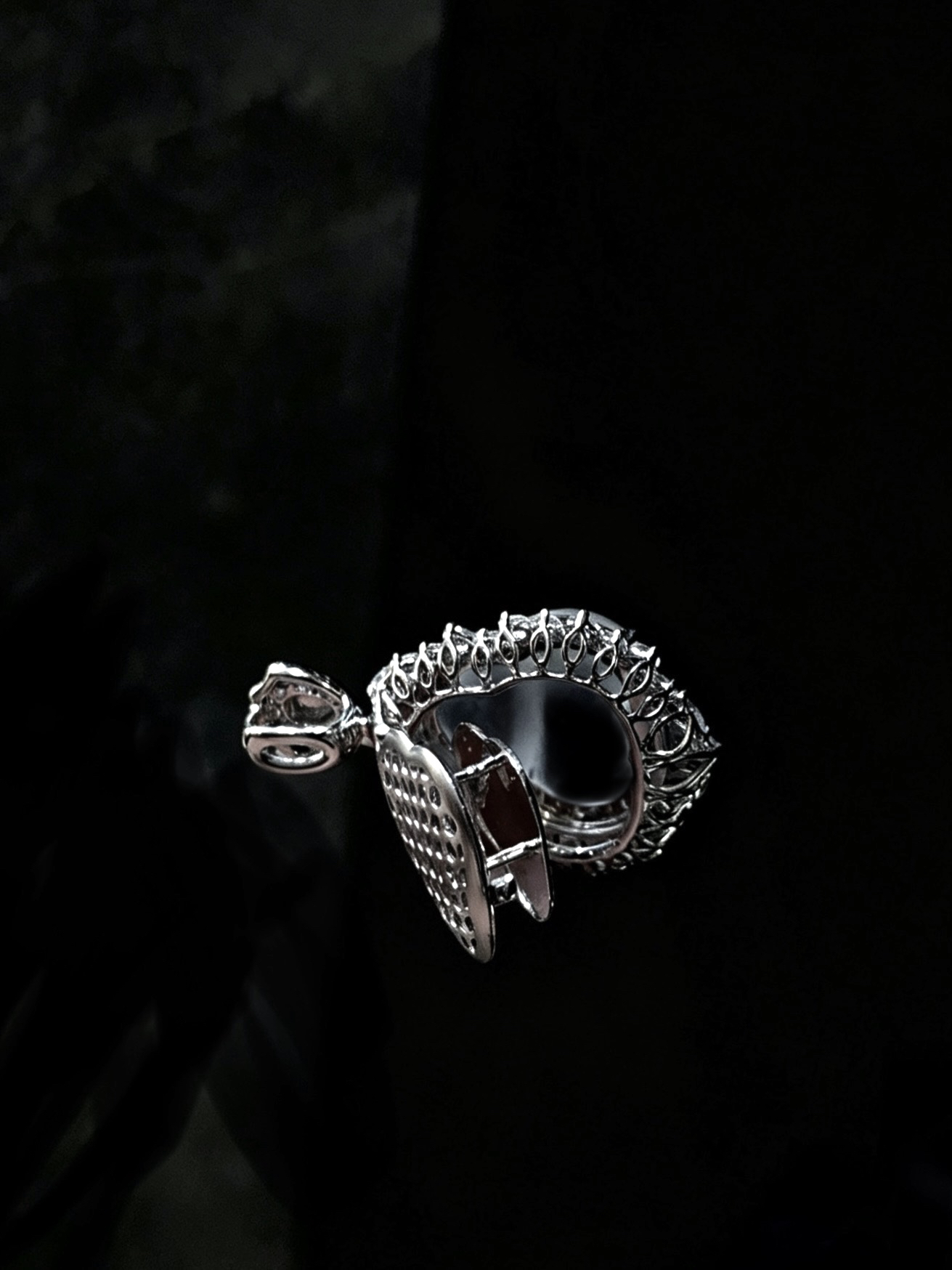 【福禄·葫芦】，茅台白高品质翡翠料子，
裸石14-13.5-4mm，
整体26.5-17.8-9.5m。4.56g，
18K金，南非钻，