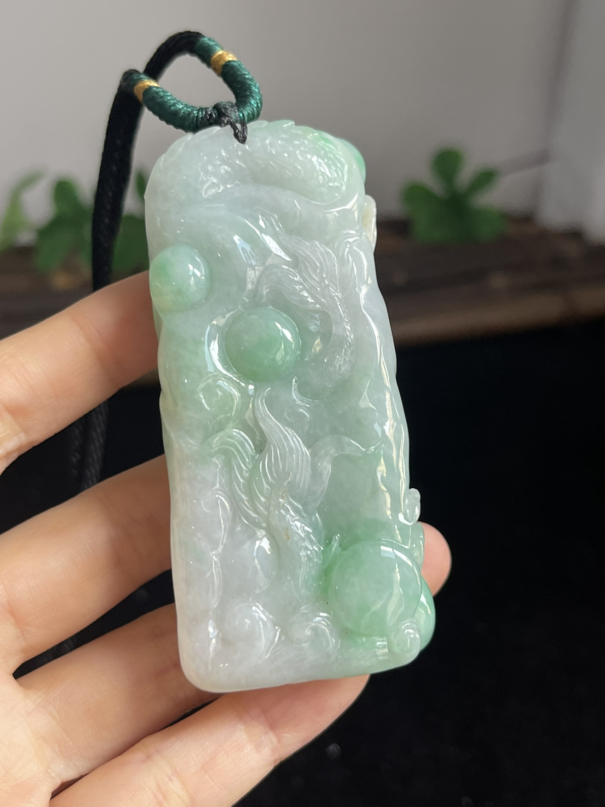 翡翠糯化种飘绿吊坠