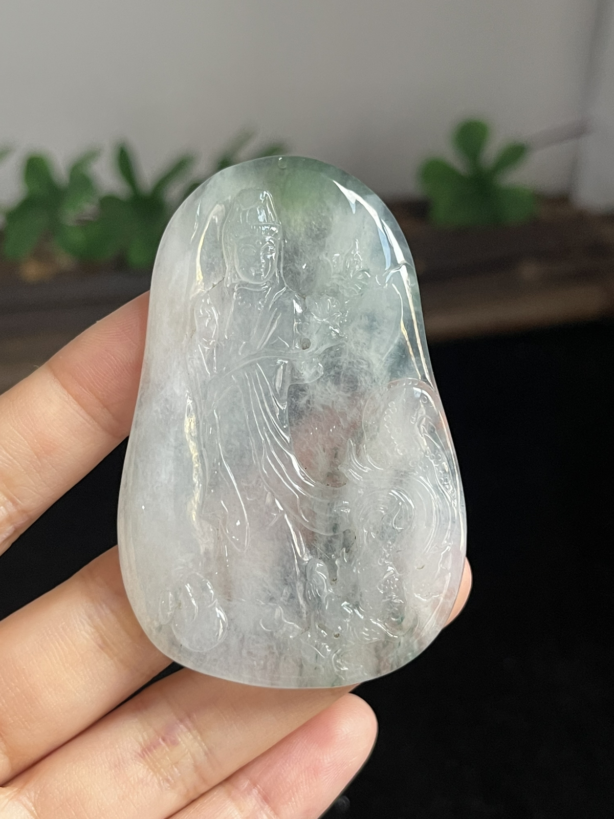 翡翠冰糯种飘绿吊坠