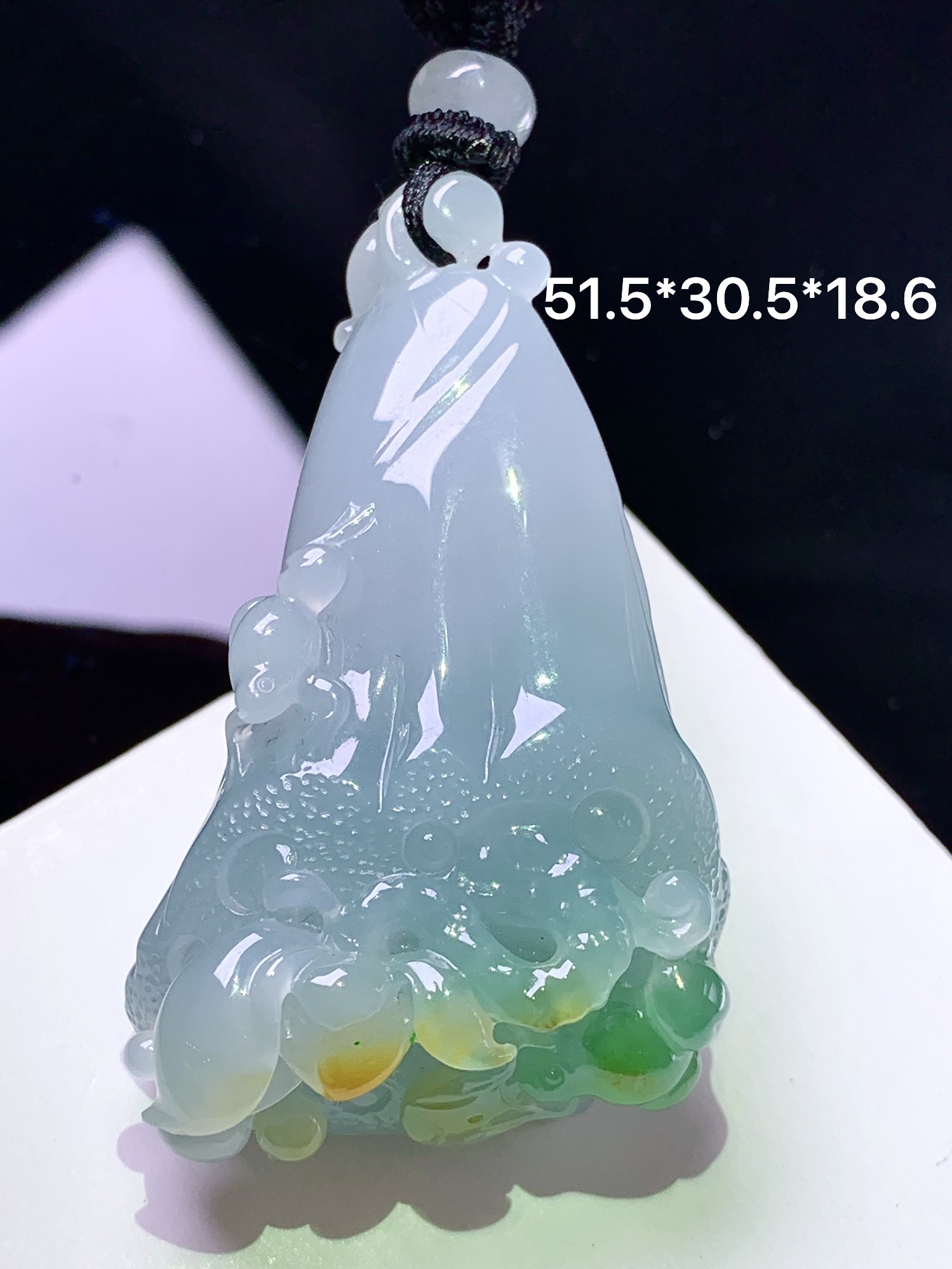 飘黄绿翡花件吊坠 玉质细腻 色泽艳丽清新 整体尺寸51.5*30.5*18.6 w1