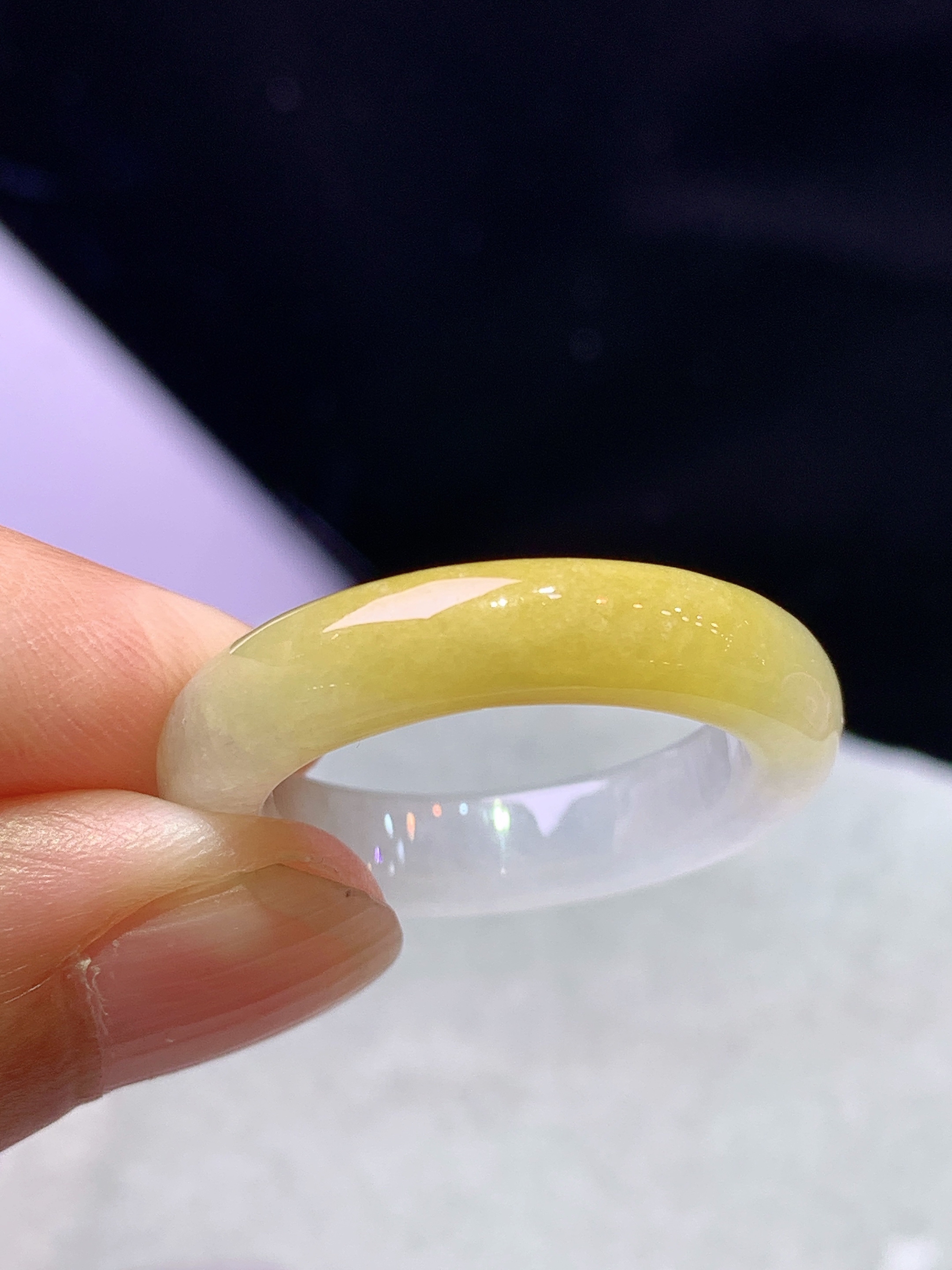 飘黄翡指环 玉质细腻 色泽艳丽清新 整体尺寸 26*5*4 w1 圈口18