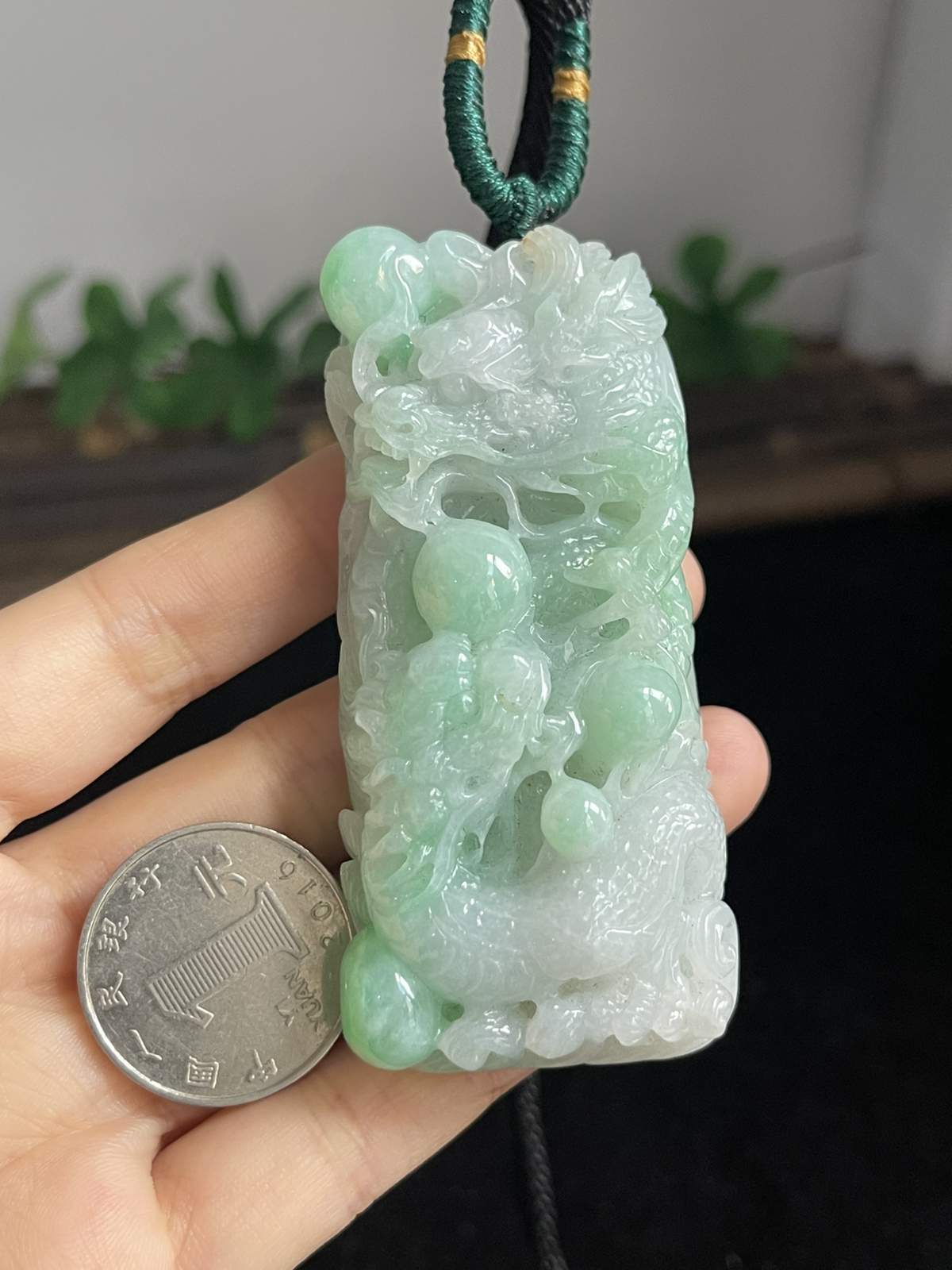 翡翠糯化种飘绿吊坠
