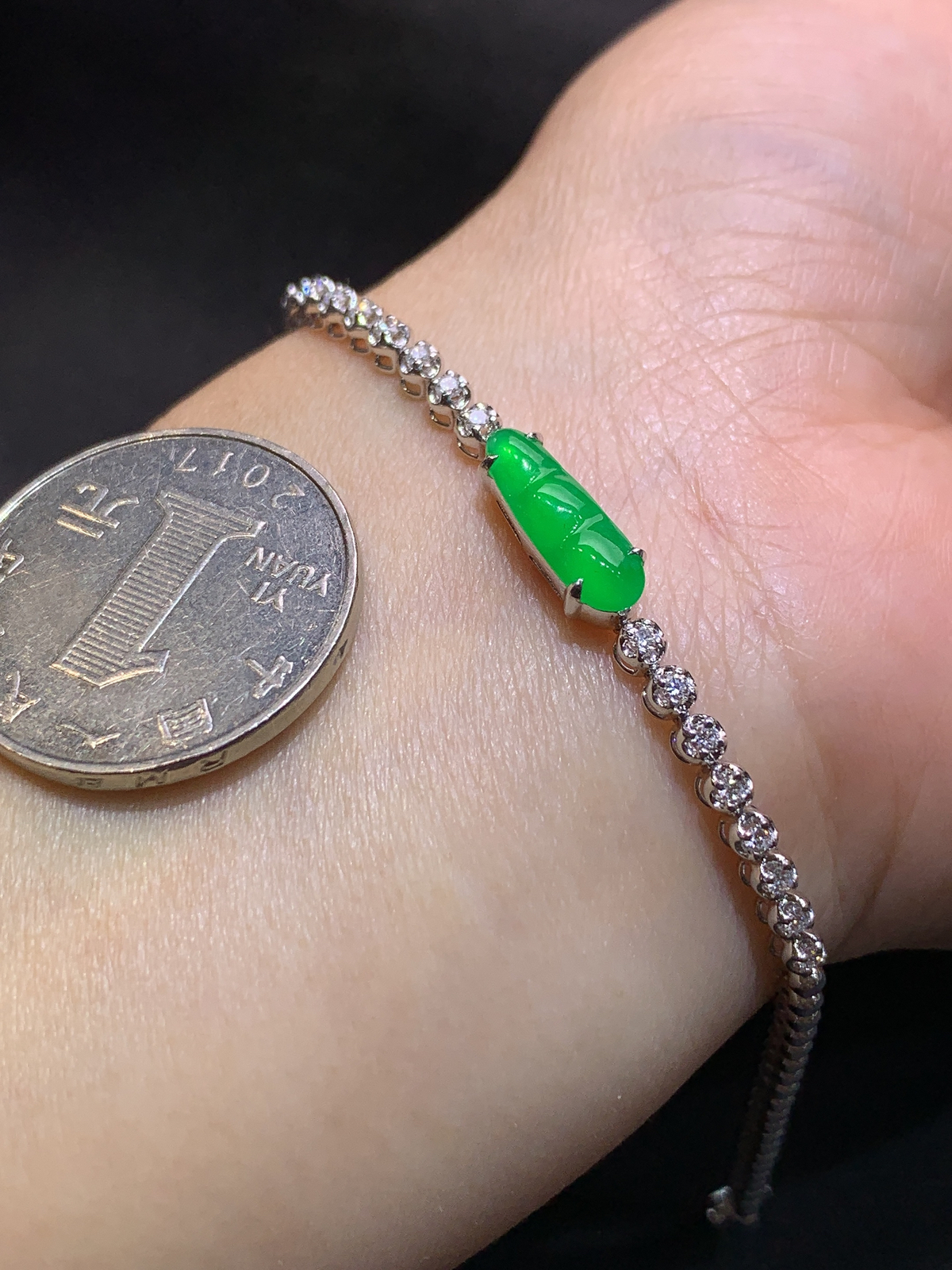冰阳绿福豆手链，18k金镶嵌，简约时尚，冰润色阳，种水足，尺寸13.8*4.3*2 001